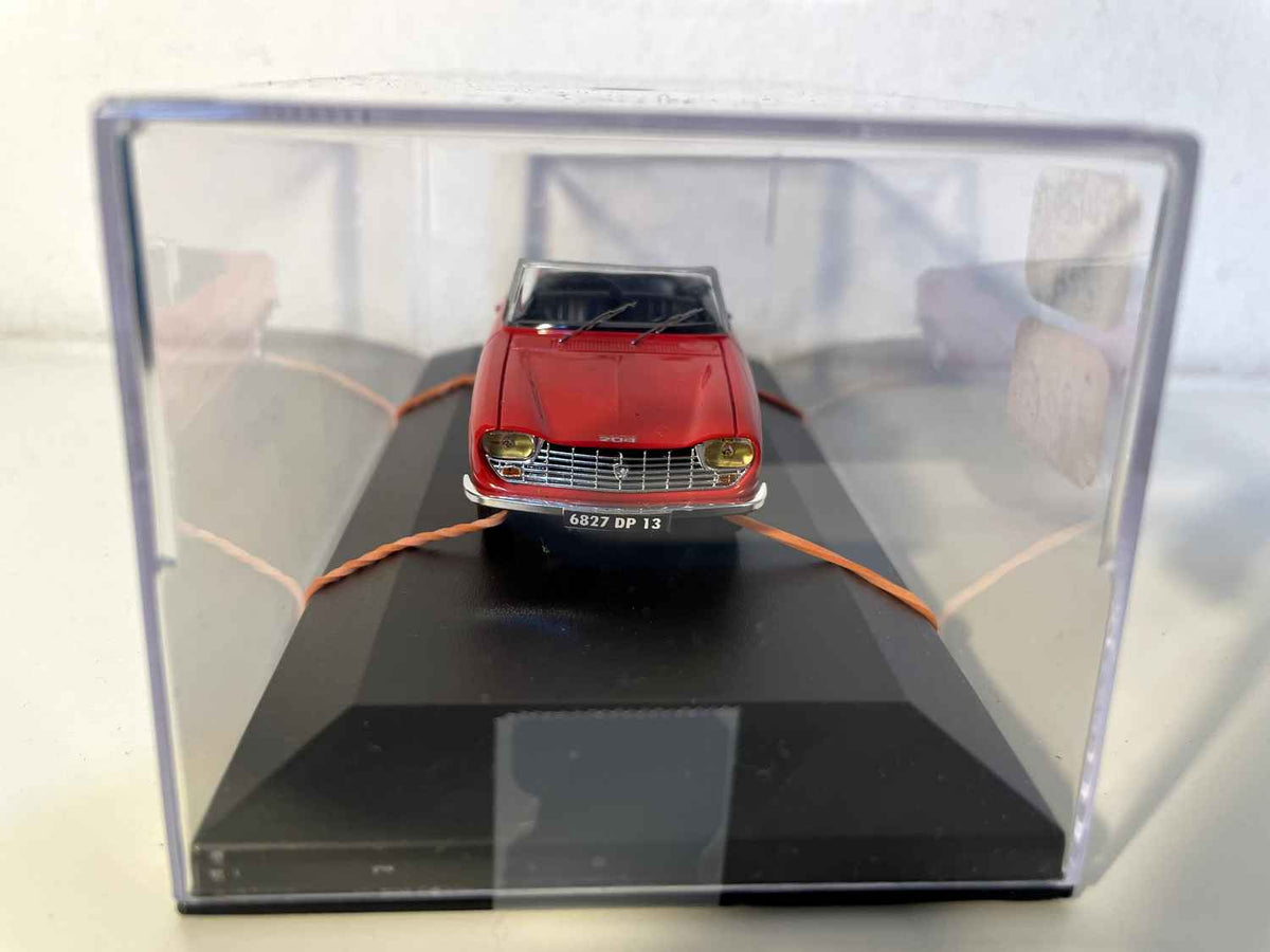 Peugeot 204 decappottabile rossa (scatola in plexiglas)