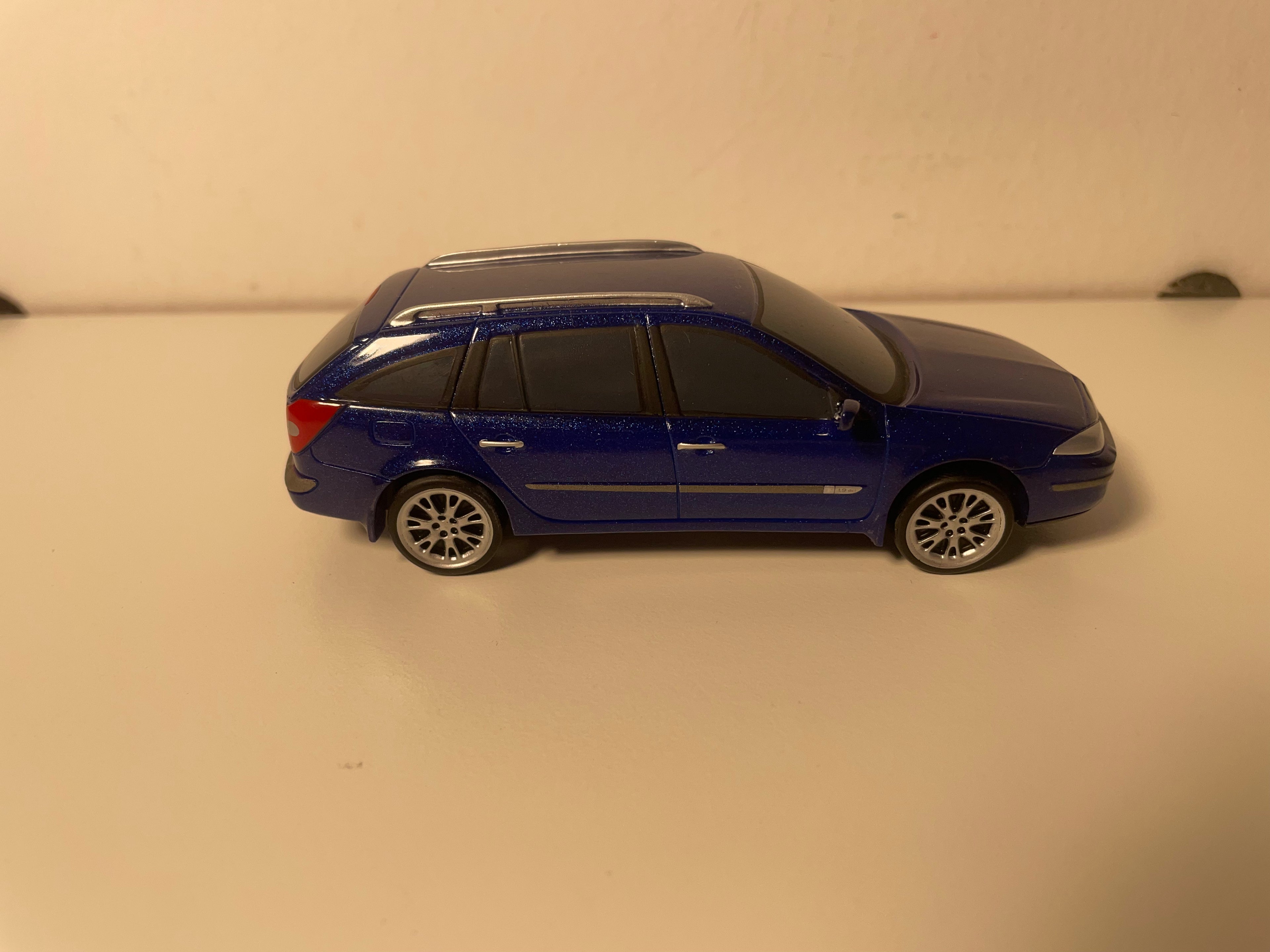 2005 Renault Laguna Estate Blue (small gray rectangular box)