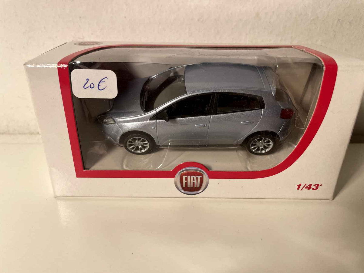 Fiat Nuova Bravo bleue grisée?