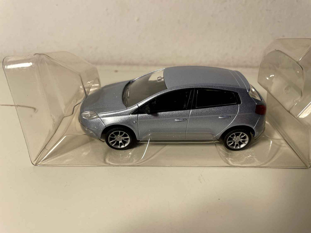 Fiat Nuova Bravo bleue grisée?