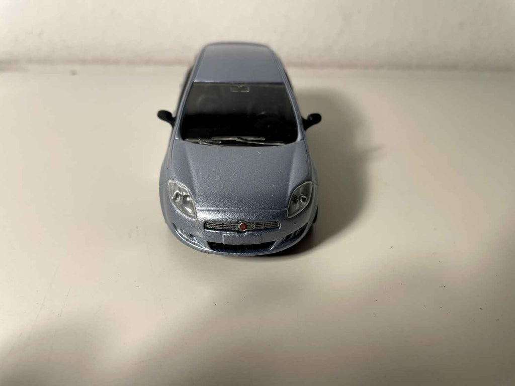 Fiat Nuova Bravo bleue grisée?