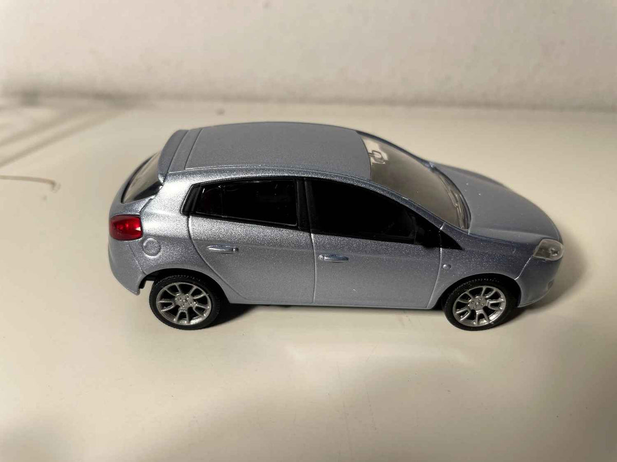 Fiat Nuova Bravo bleue grisée?