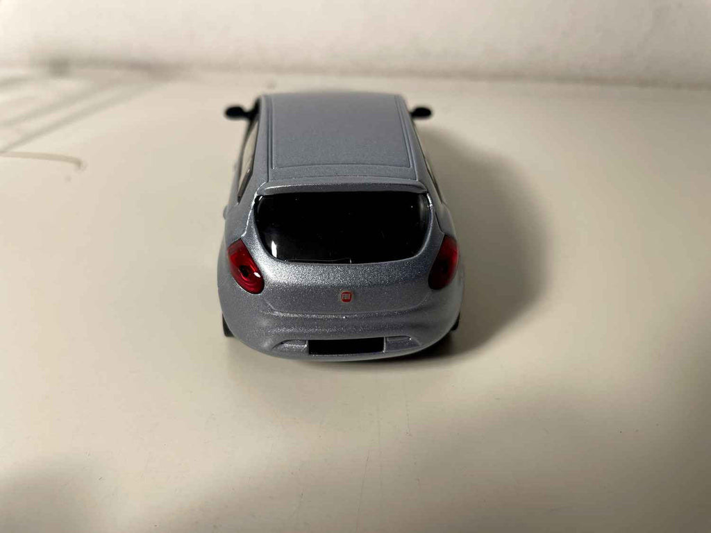 Fiat Nuova Bravo bleue grisée?