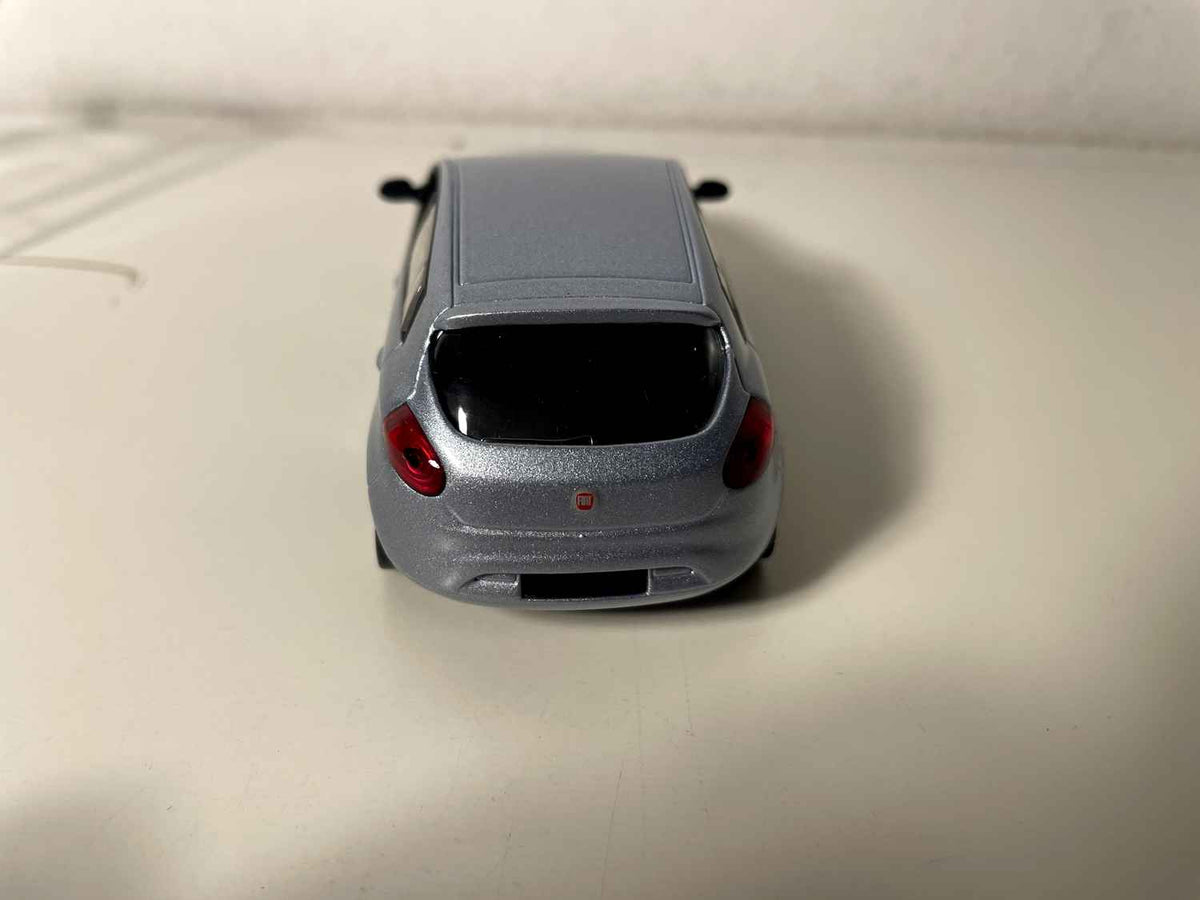 Fiat Nuova Bravo bleue grisée?