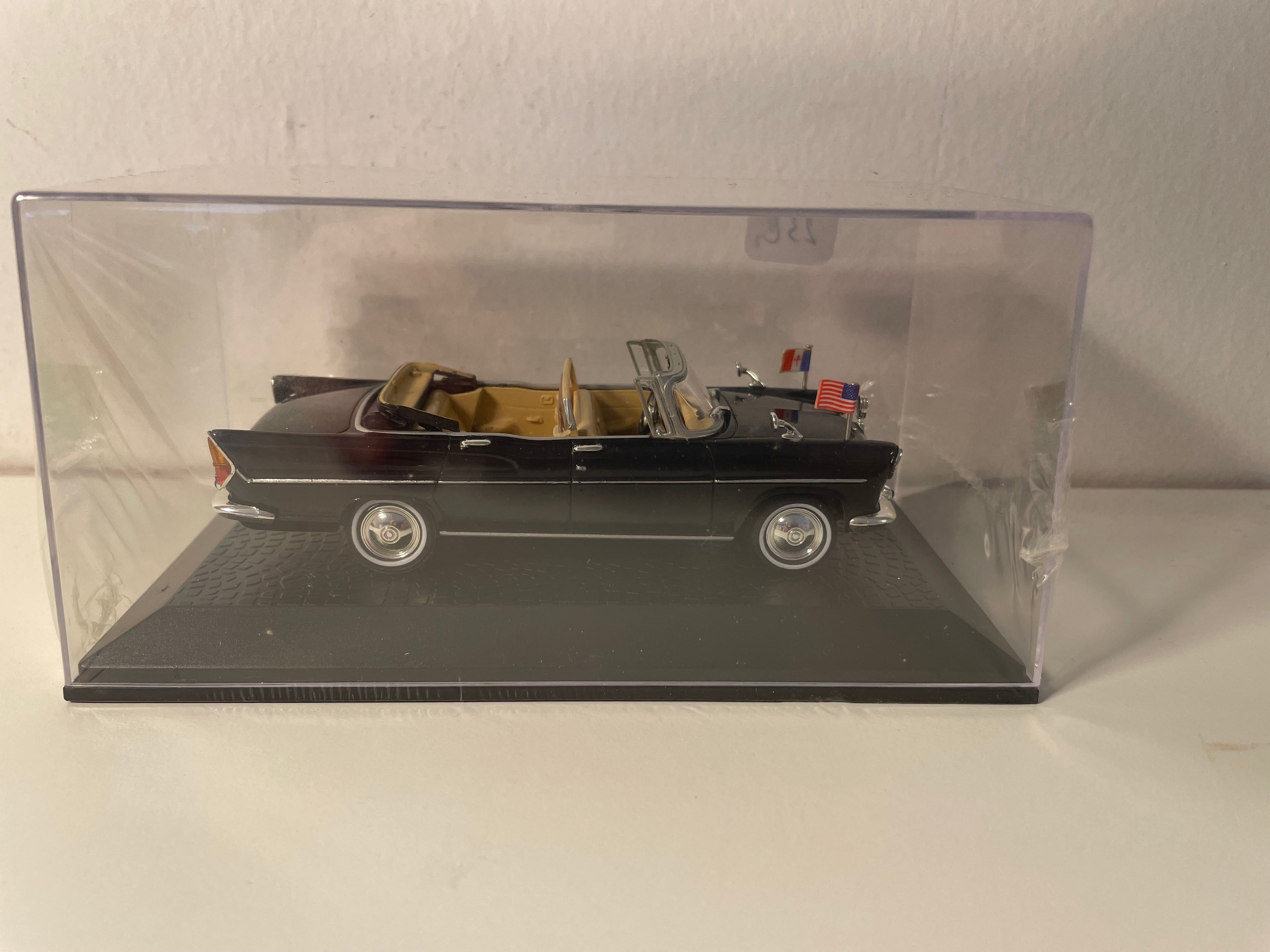 Simca Chambord V-8 Presidential (kolekcja samochodów głowy państwa)