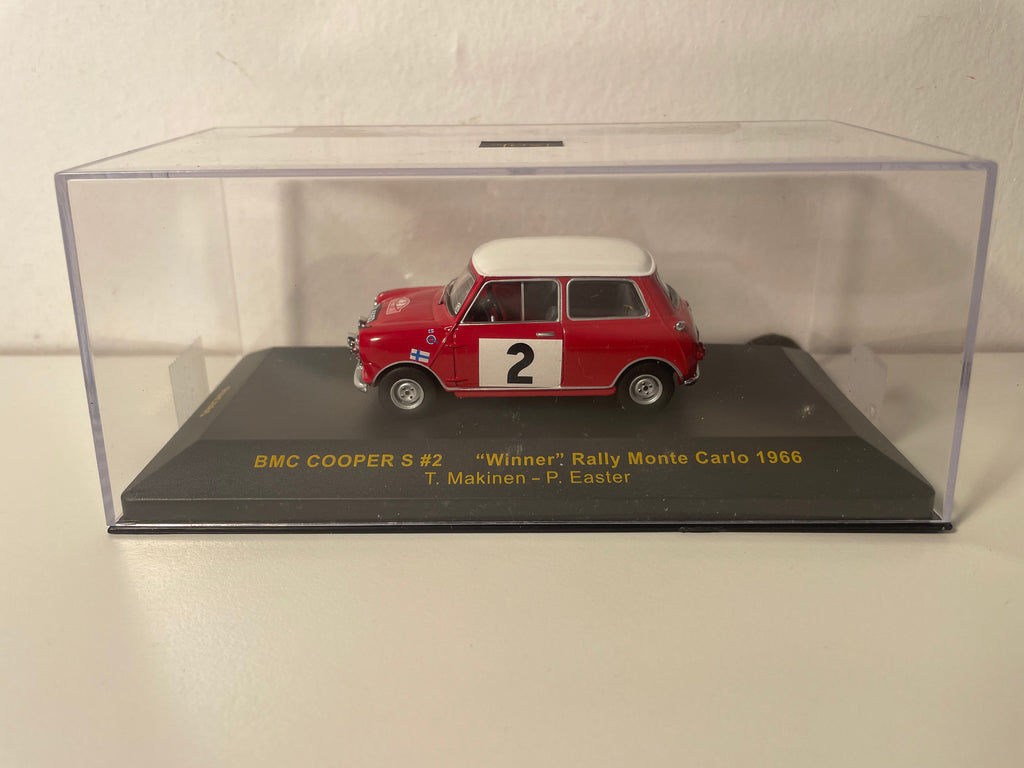BMC Cooper S czerwony z białym dachem numer 2 - rajd Monte Carlo 1966 (zwycięzca) - IXO referencja RAC085