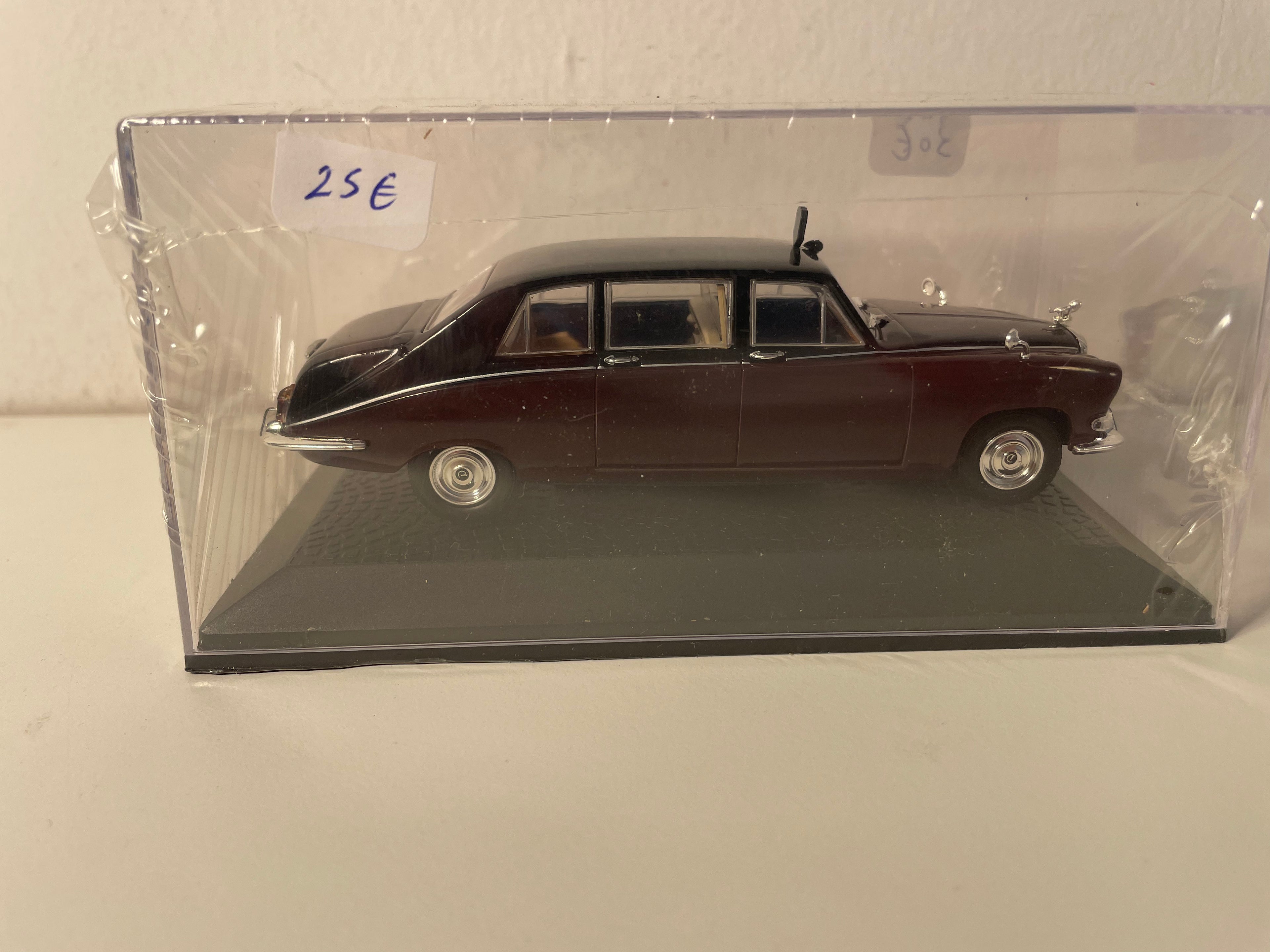 Limusina Daimler DS420 (colección de coches del jefe de estado)