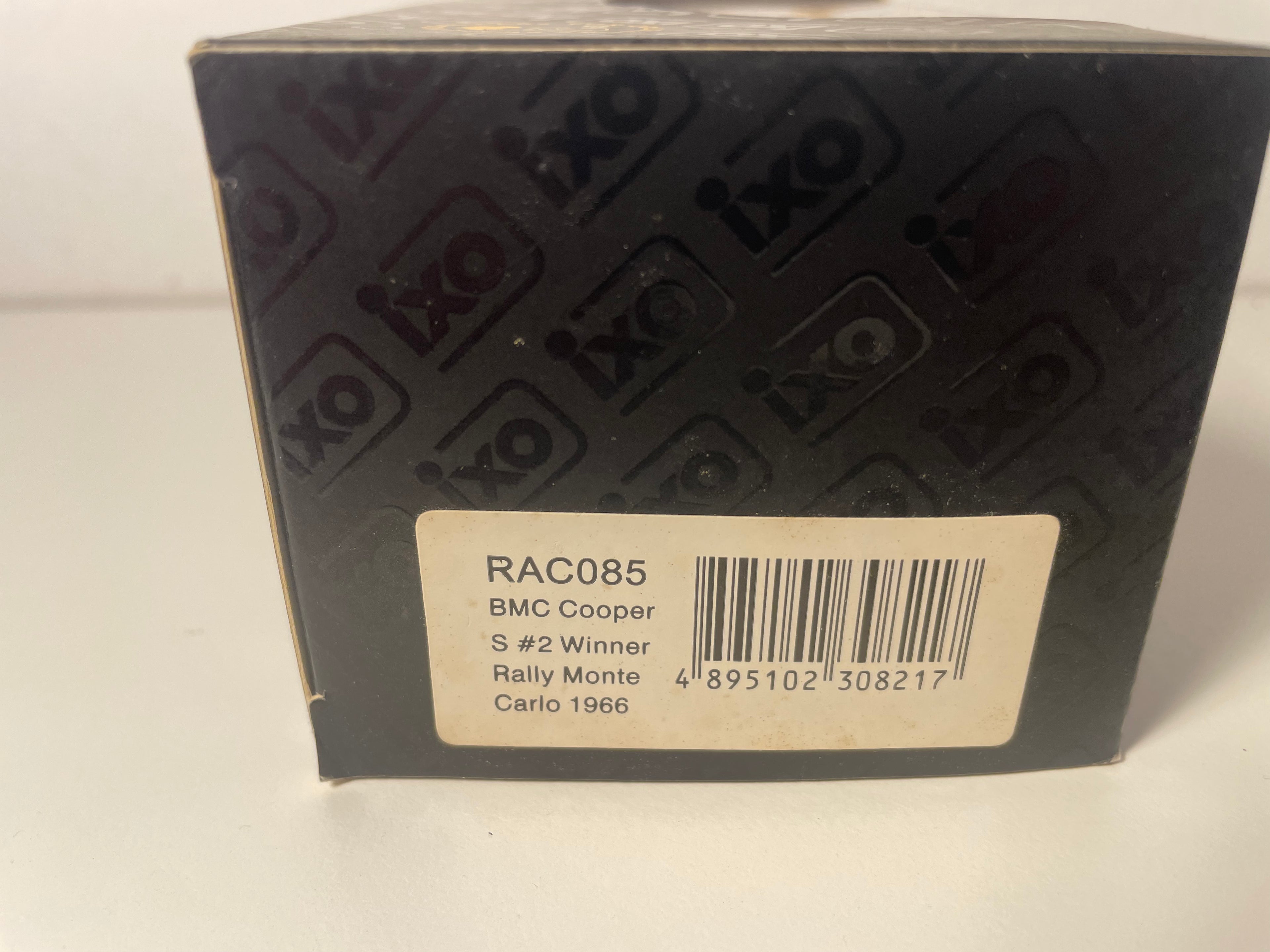 BMC Cooper S czerwony z białym dachem numer 2 - rajd Monte Carlo 1966 (zwycięzca) - IXO referencja RAC085