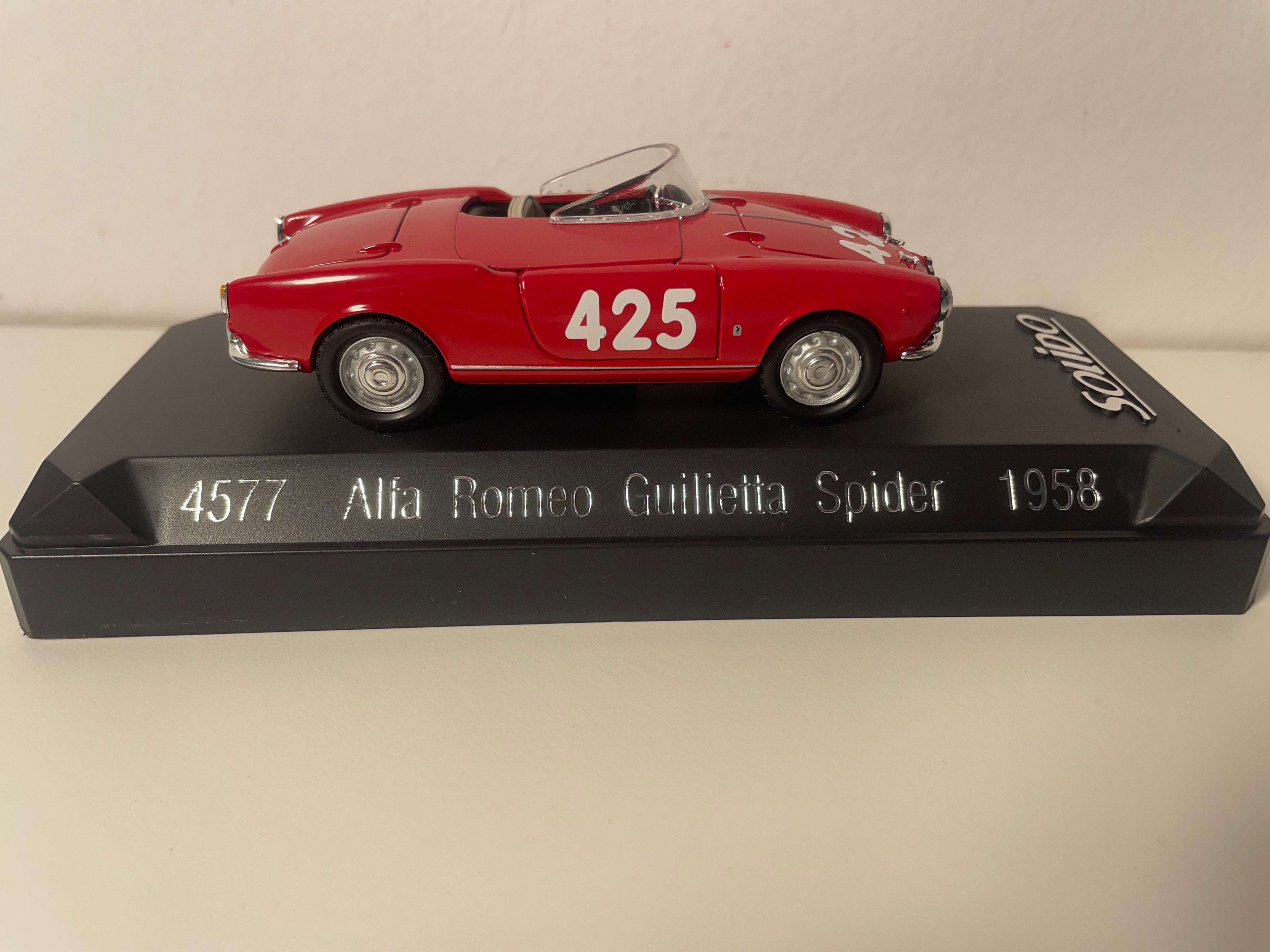 Alfa Romeo Giulietta Spider Vermelha Número 425 de 1958 - Referência Solido 4577