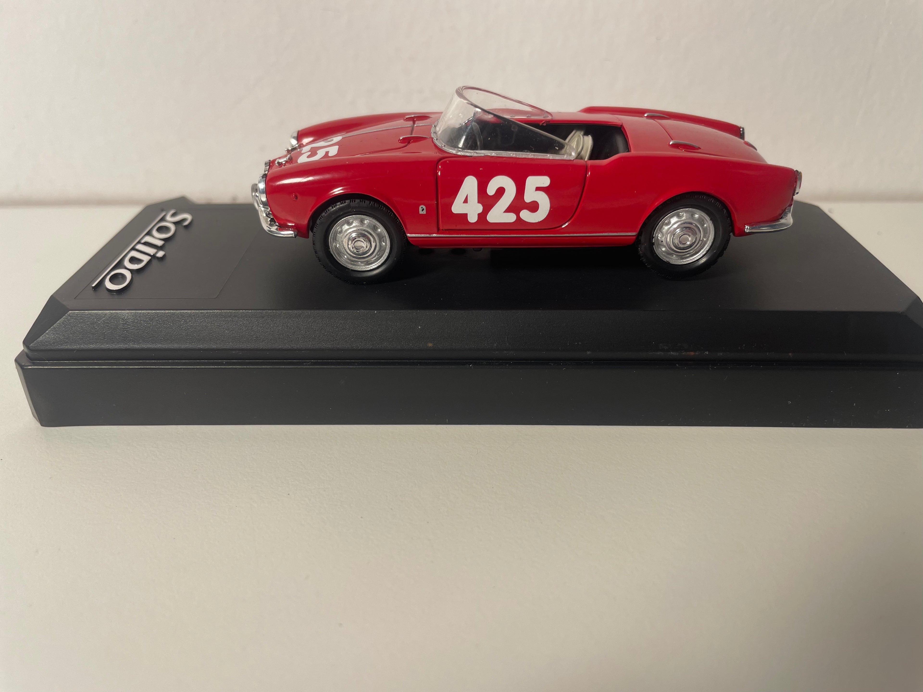 Alfa Romeo Giulietta Spider Vermelha Número 425 de 1958 - Referência Solido 4577