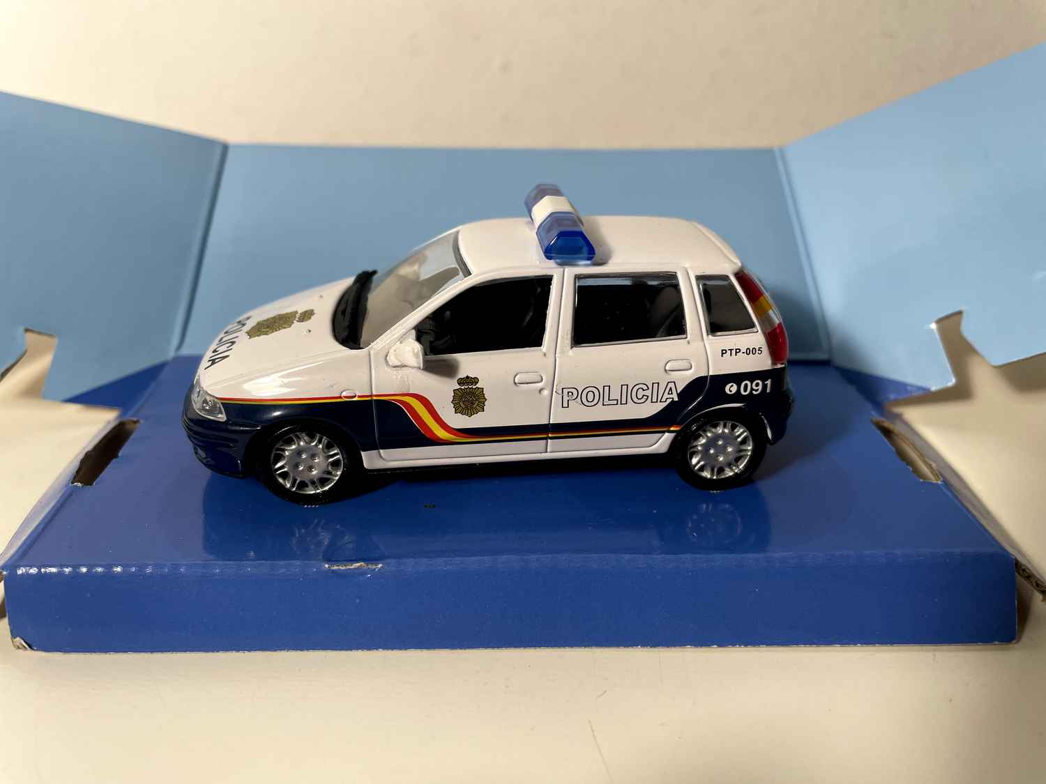 Fiat Punto biały z Policji Narodowej Hiszpanii (Policia Nacional)