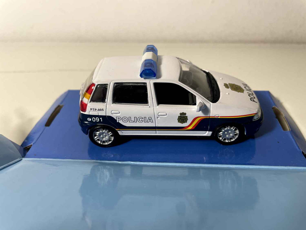 Fiat Punto biały z Policji Narodowej Hiszpanii (Policia Nacional)