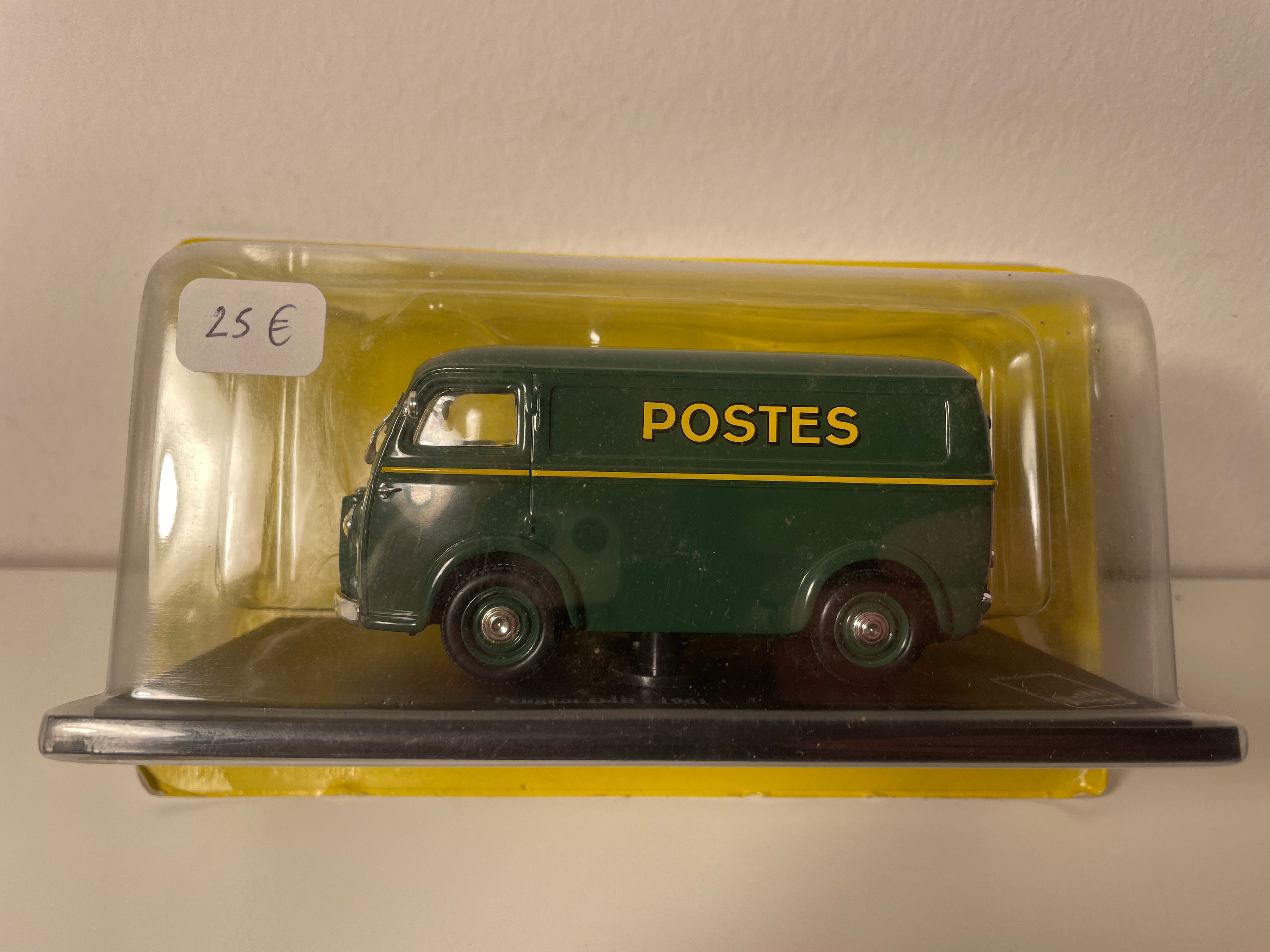 Peugeot D4B Dunkelgrün 1961 - La Poste - PTT