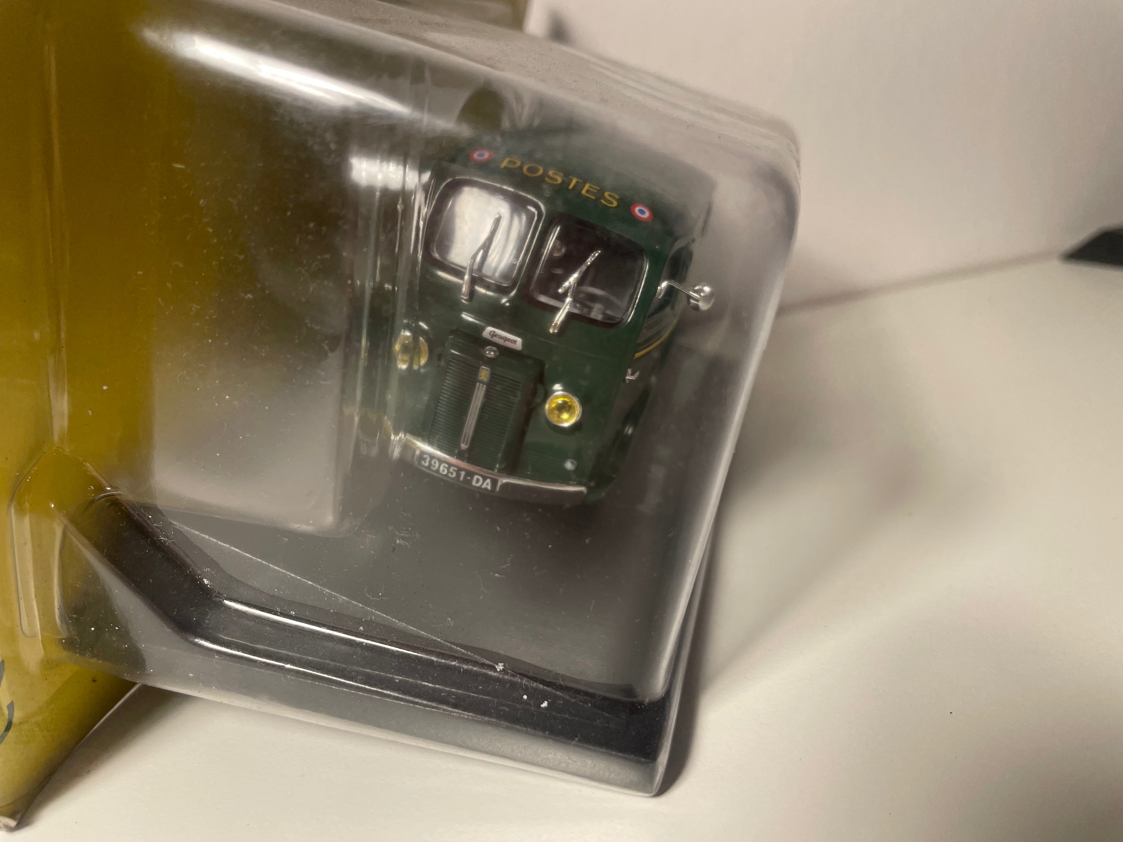 Peugeot D4B Dunkelgrün 1961 - La Poste - PTT