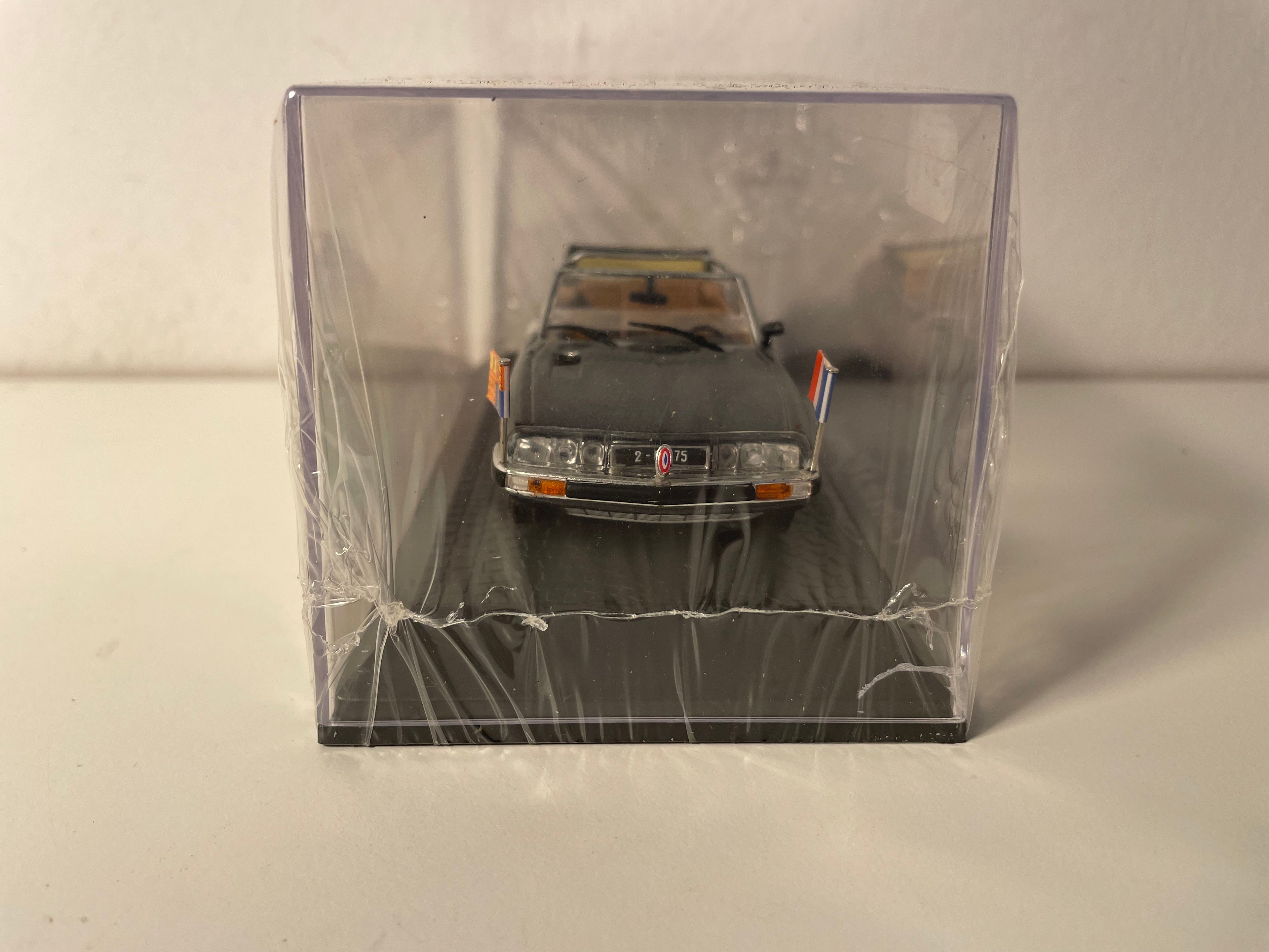 Citroën SM Présidentielle grise foncée (collection voitures de chefs d'état) - Visite royale de Georges Pompidou en 1972