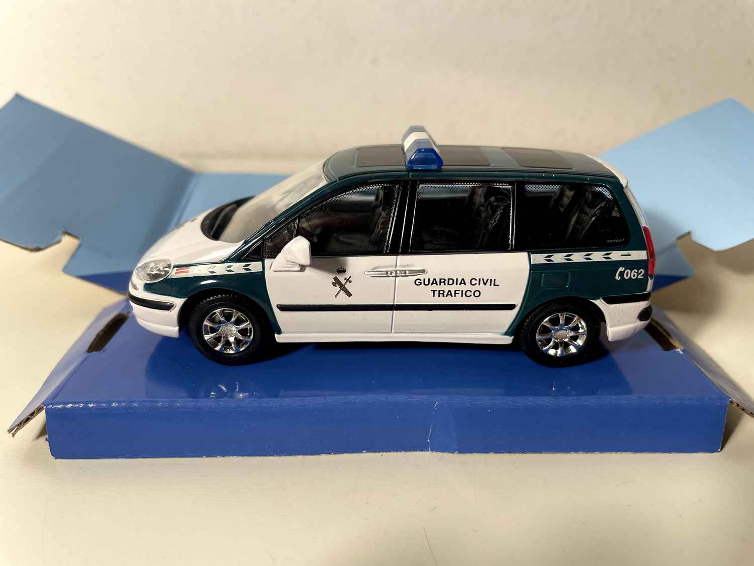 Peugeot 807 biały i zielony Policji Hiszpańskiej (Guarda Civil Trafico)