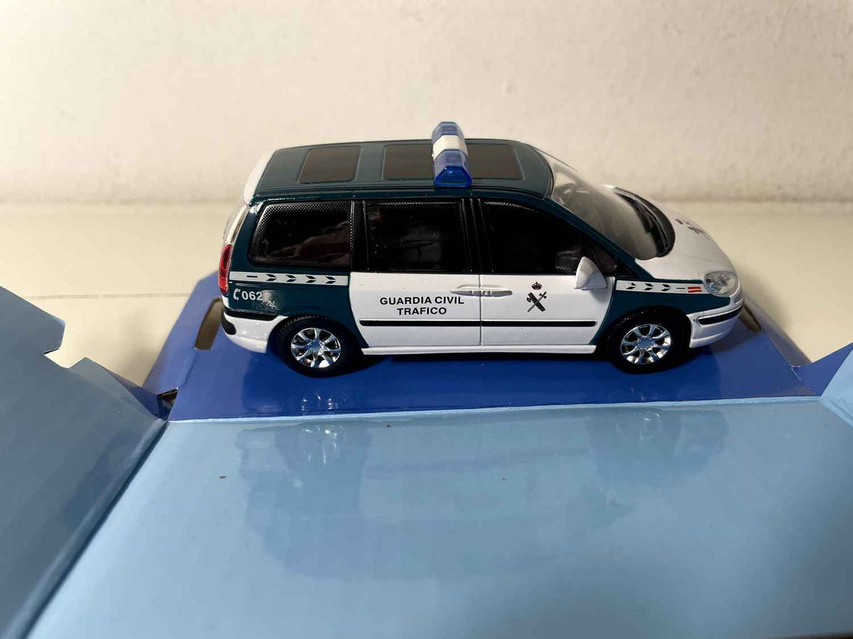 Peugeot 807 biały i zielony Policji Hiszpańskiej (Guarda Civil Trafico)