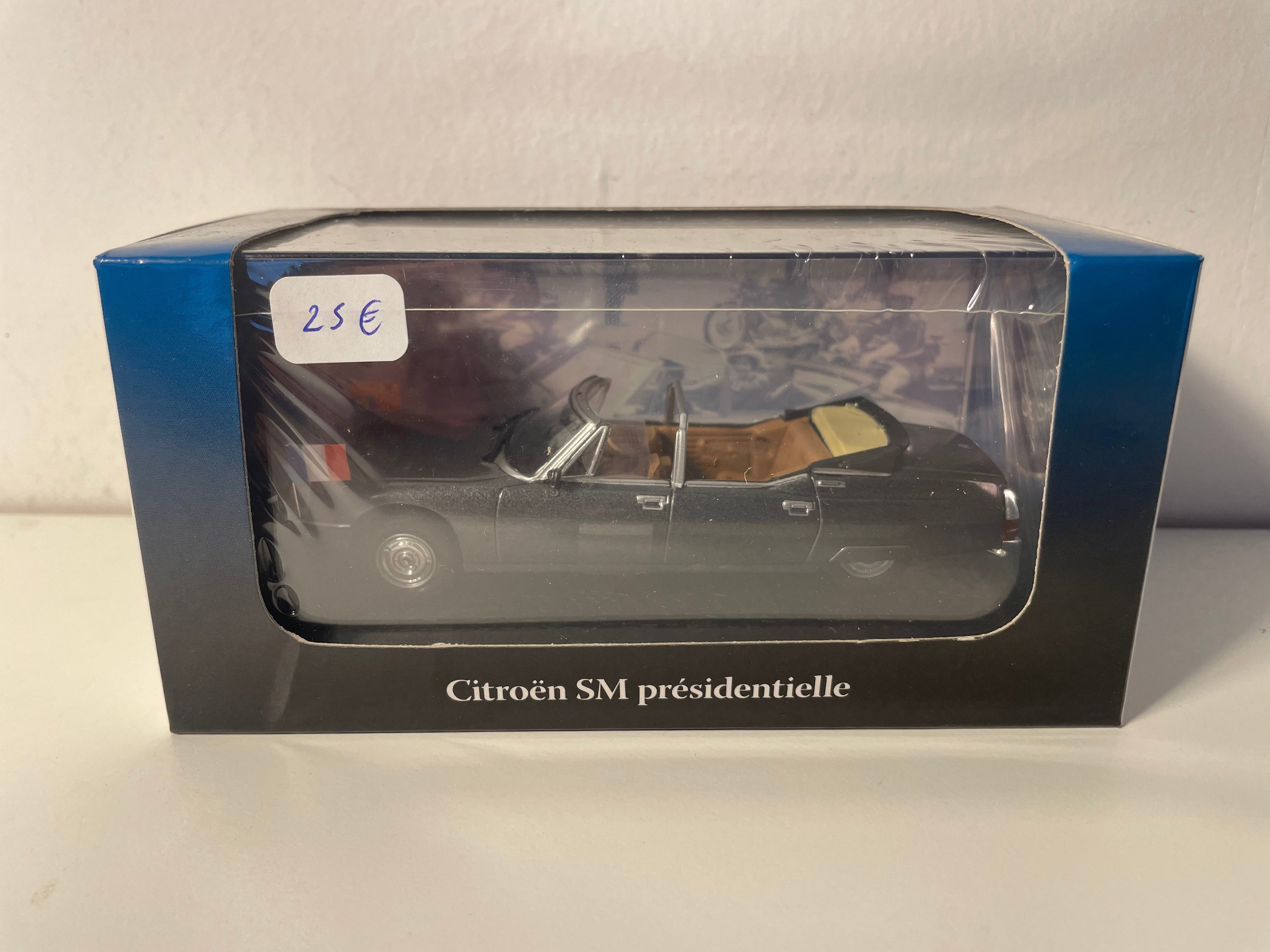 Citroën SM Présidentielle grise foncée (collection voitures de chefs d'état) - Visite royale de Georges Pompidou en 1972