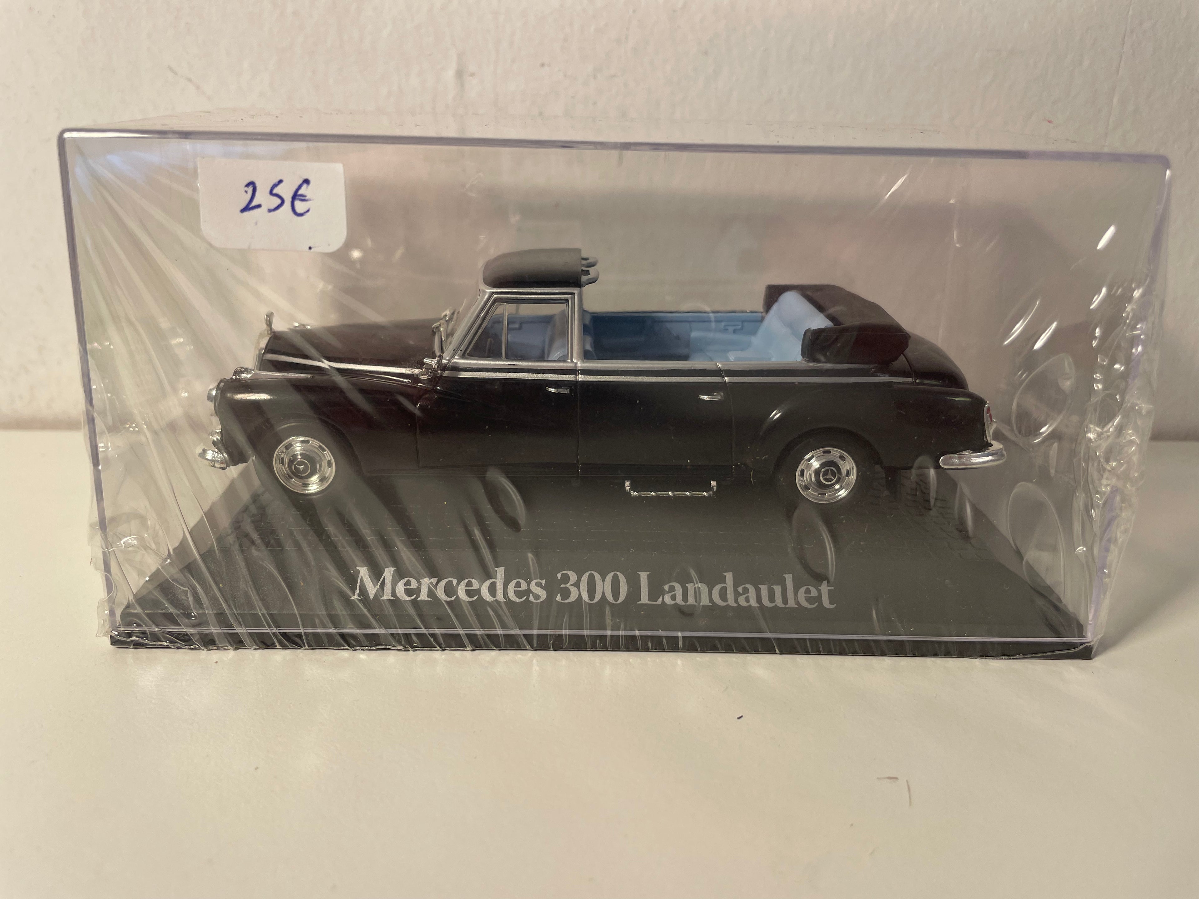 Mercedes 300 Landaudet nera (collezione di auto del capo dello Stato)