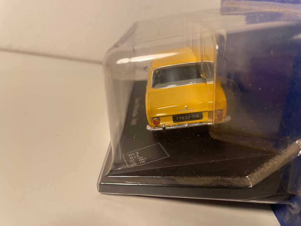 Simca 1300 żółty sedan z 1965 roku La Poste - PTT