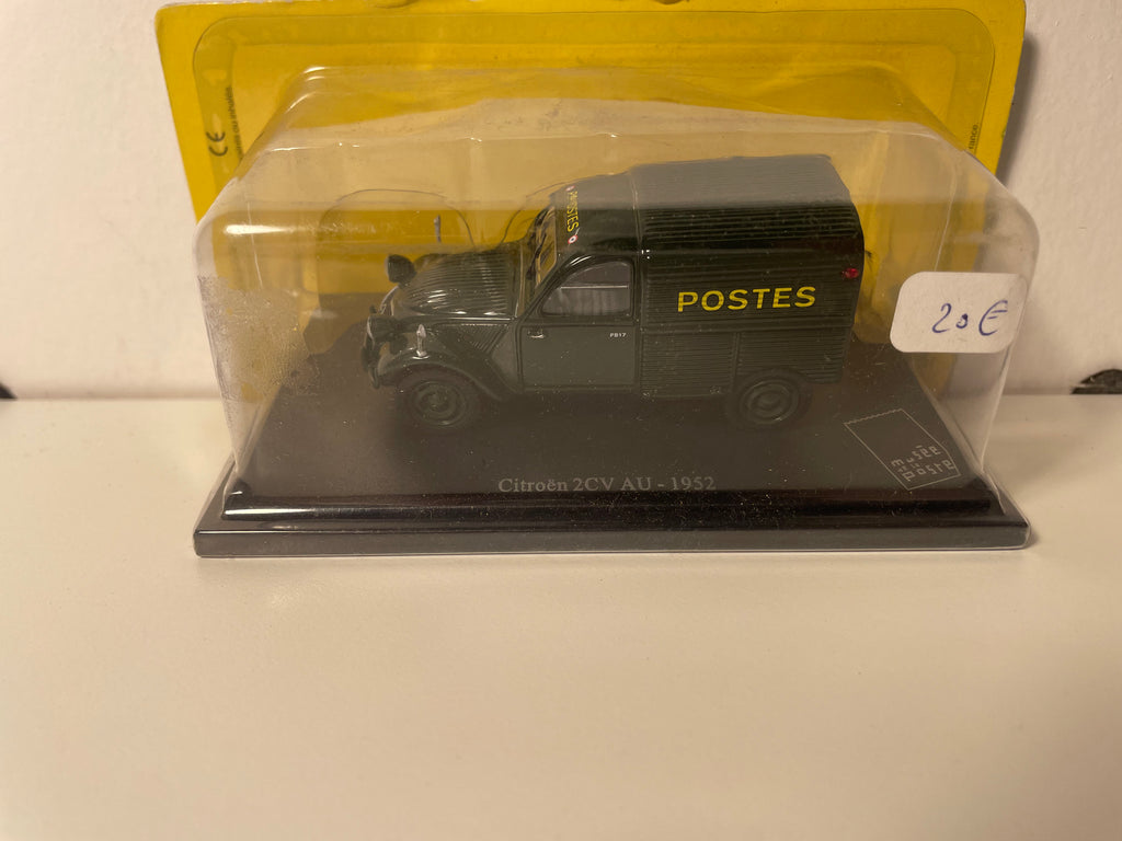 Citroën 2 CV AZU fourgonnette verte foncée de 1952 la Poste - PTT