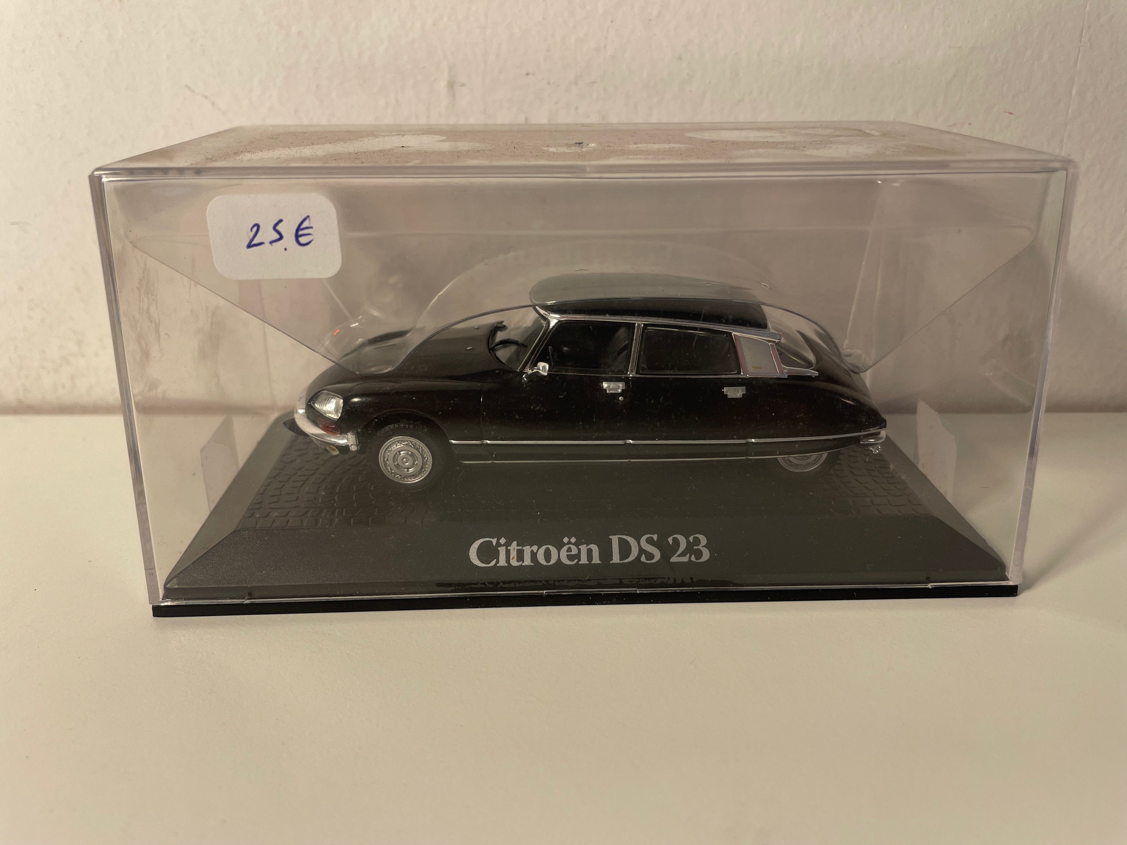 Citroën DS 23 negra (colección jefes de estado) - elecciones presidenciales de Valéry Giscard d'Estaing en 1974