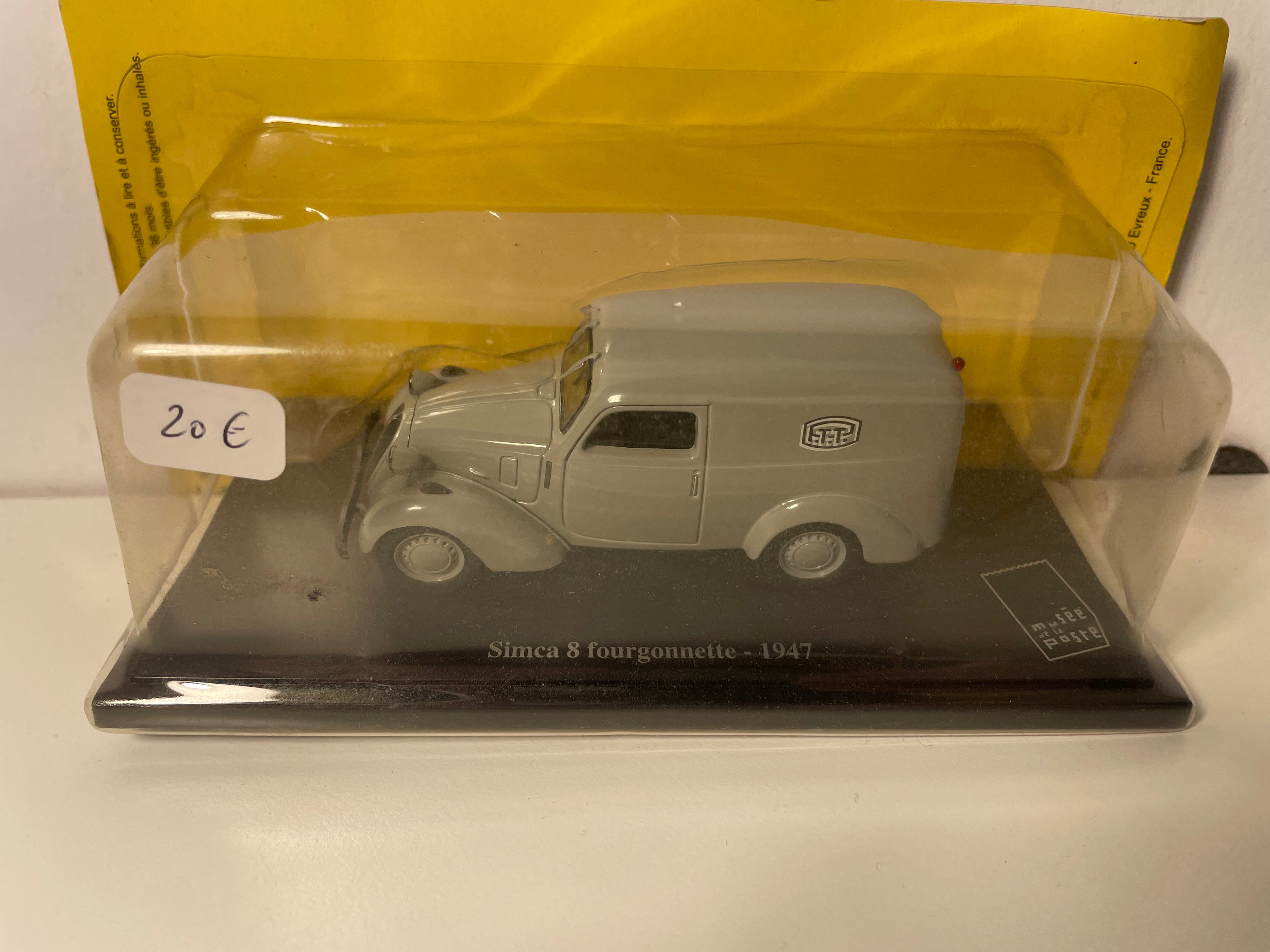 Furgone Simca 8 grigio del 1947 La Poste - PTT / TELEFONO