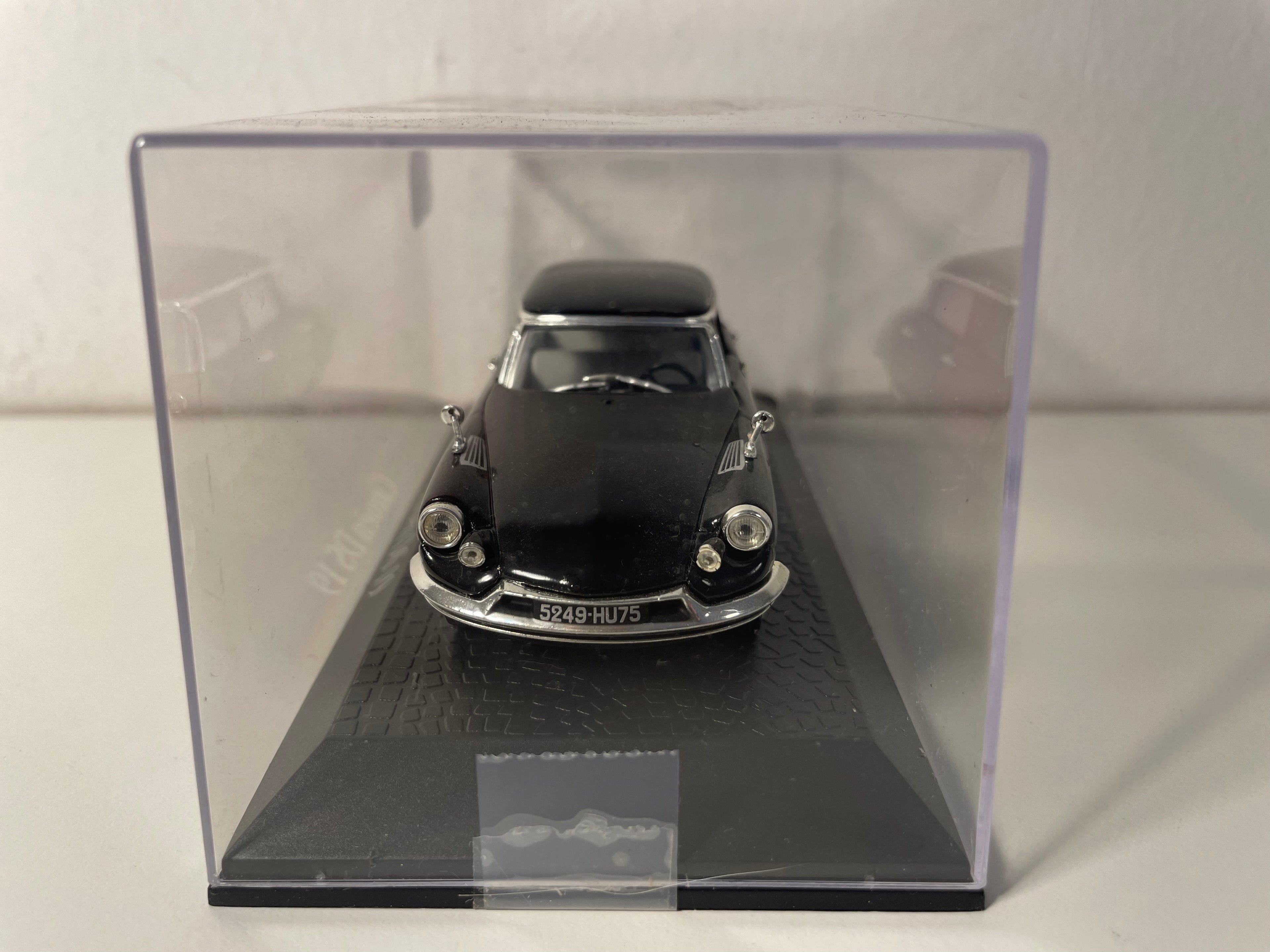 Czarny Citroën DS 19 (kolekcja samochodów głowy państwa)