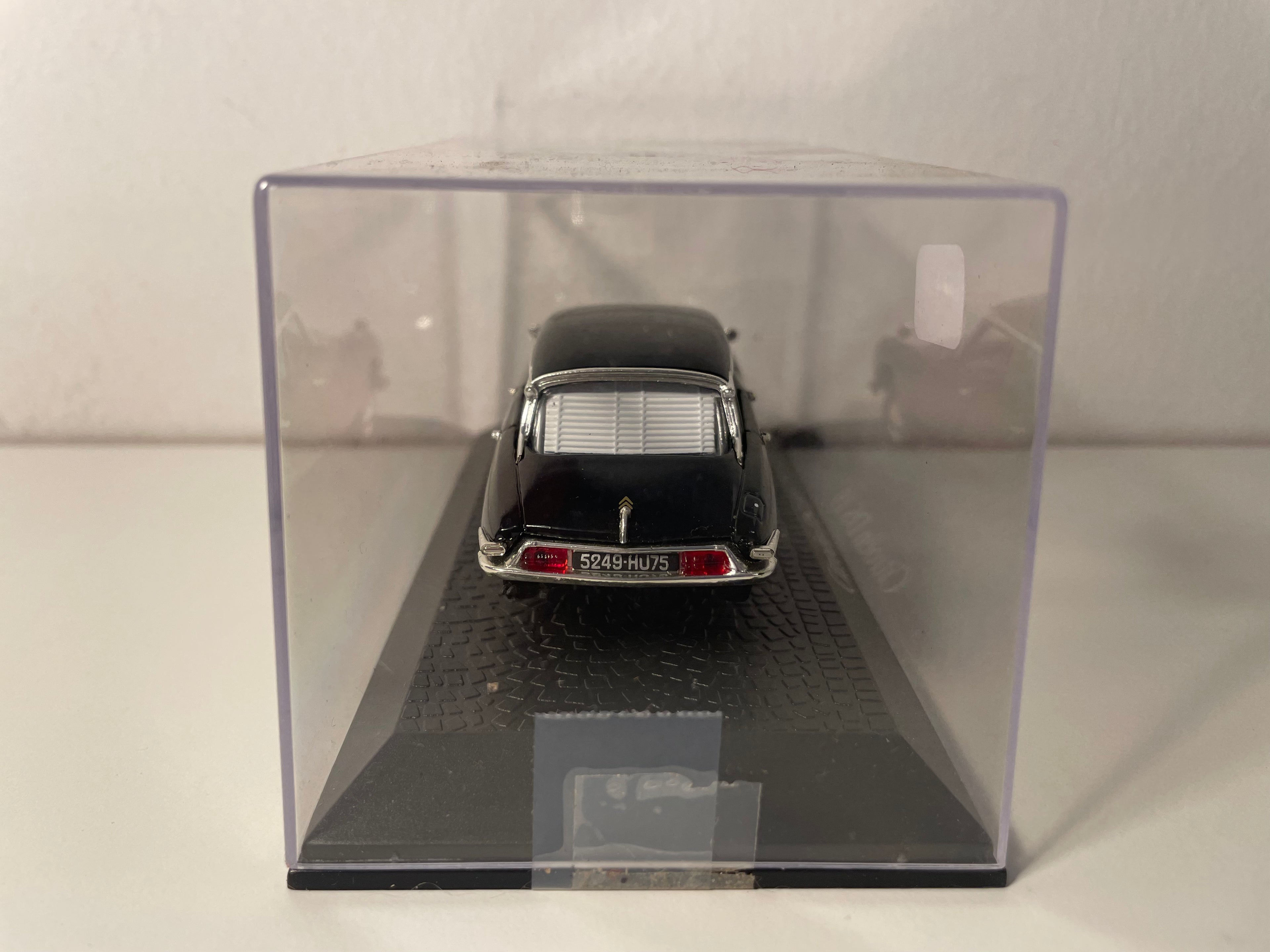 Czarny Citroën DS 19 (kolekcja samochodów głowy państwa)
