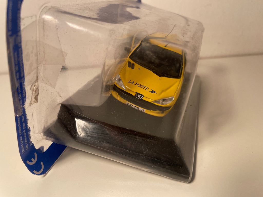 Peugeot 206 jaune de 1998 - la Poste - PTT (IL MANQUE UN RETRO)
