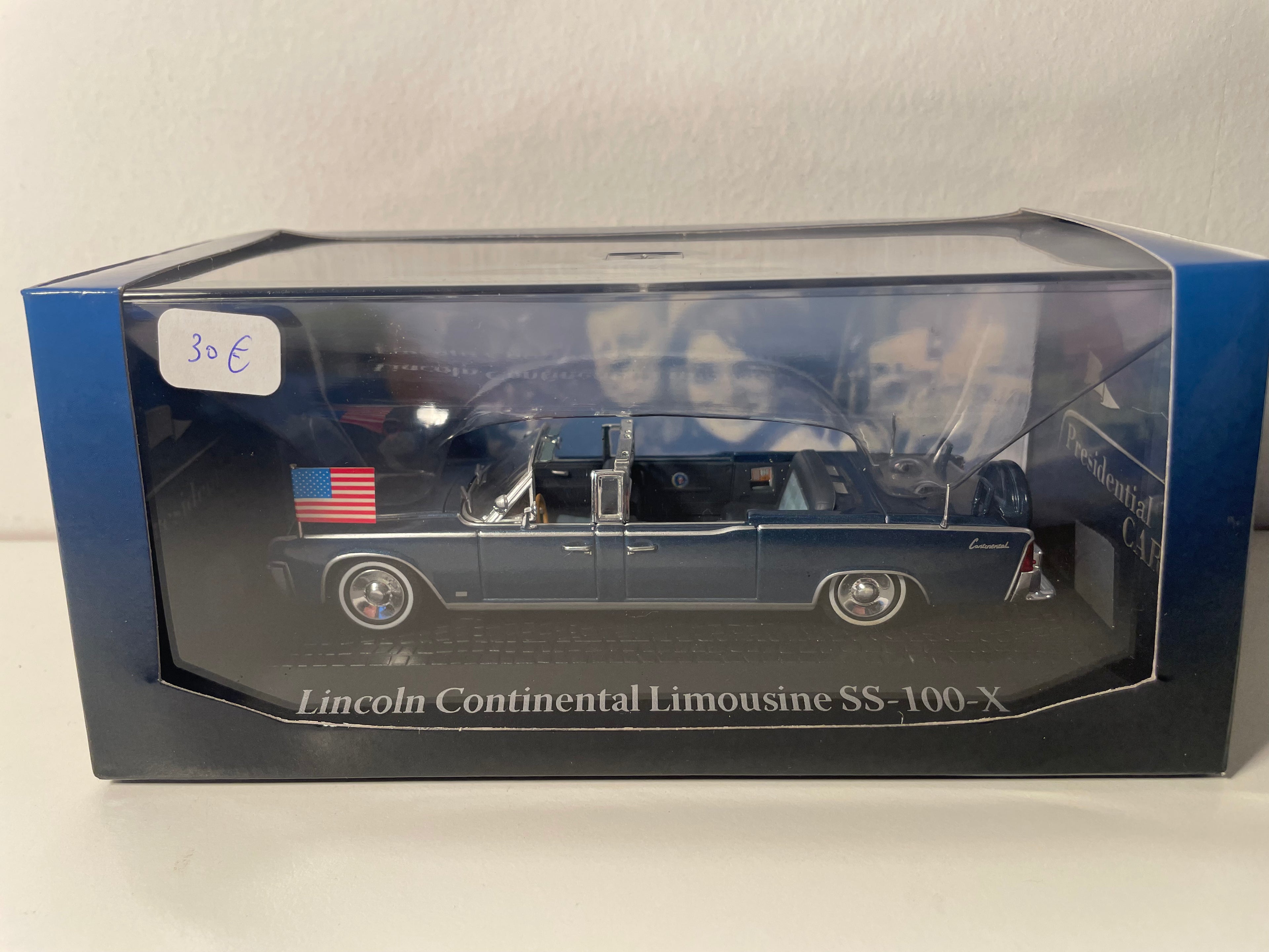 Lincoln Continental Limousine SS-100-X bleue foncée (collection Presidential CARS - chefs d'état) - Assassinat de John Fitzgerald Kennedy en 1963