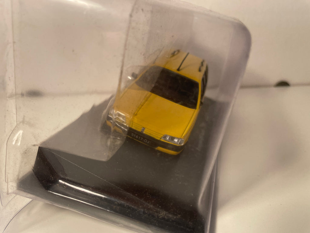 Peugeot 405 break jaune de 1987 - La Poste - PTT