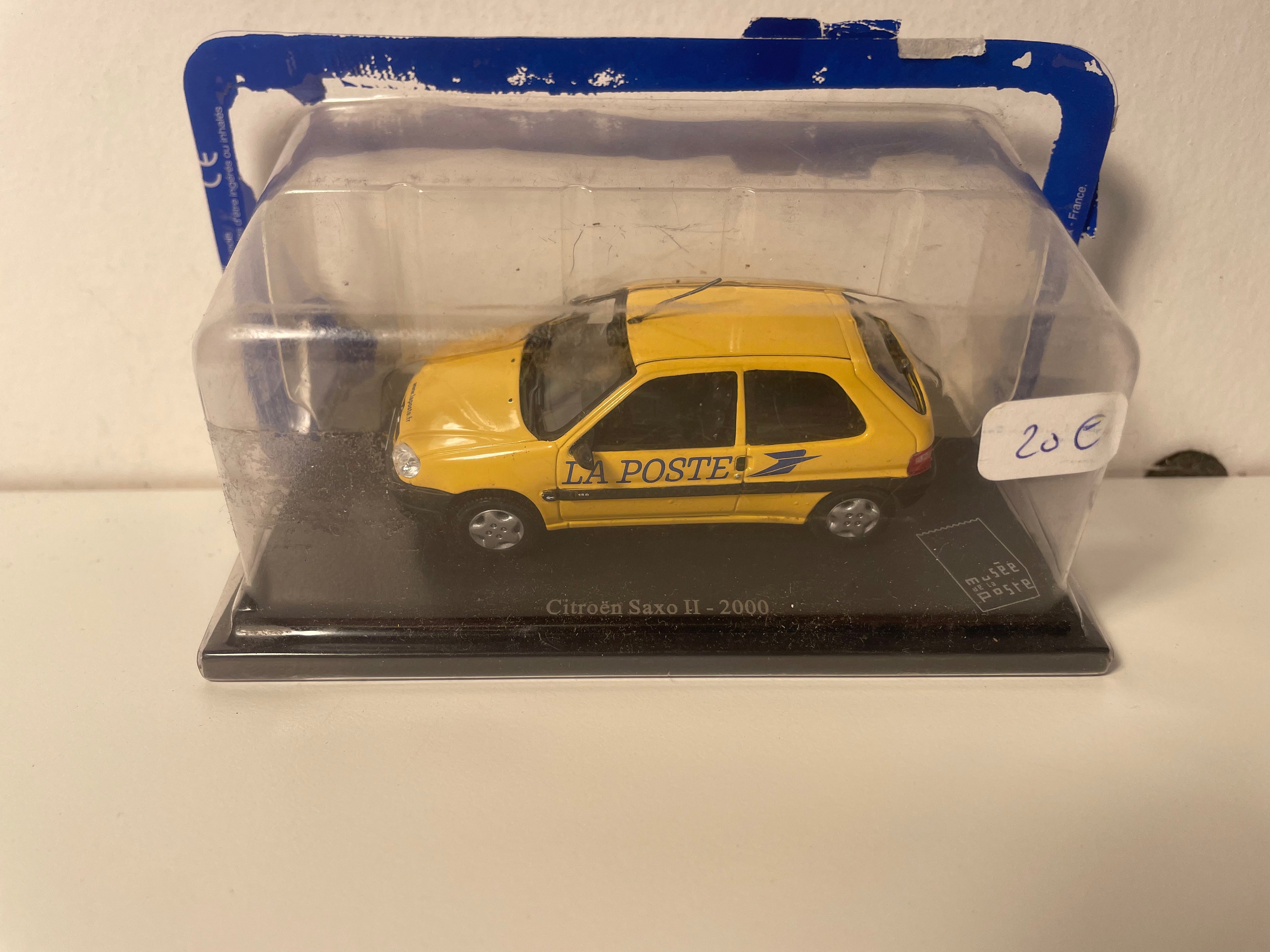 Citroën Saxo 2 giel aus 2000 - La Poste - PTT