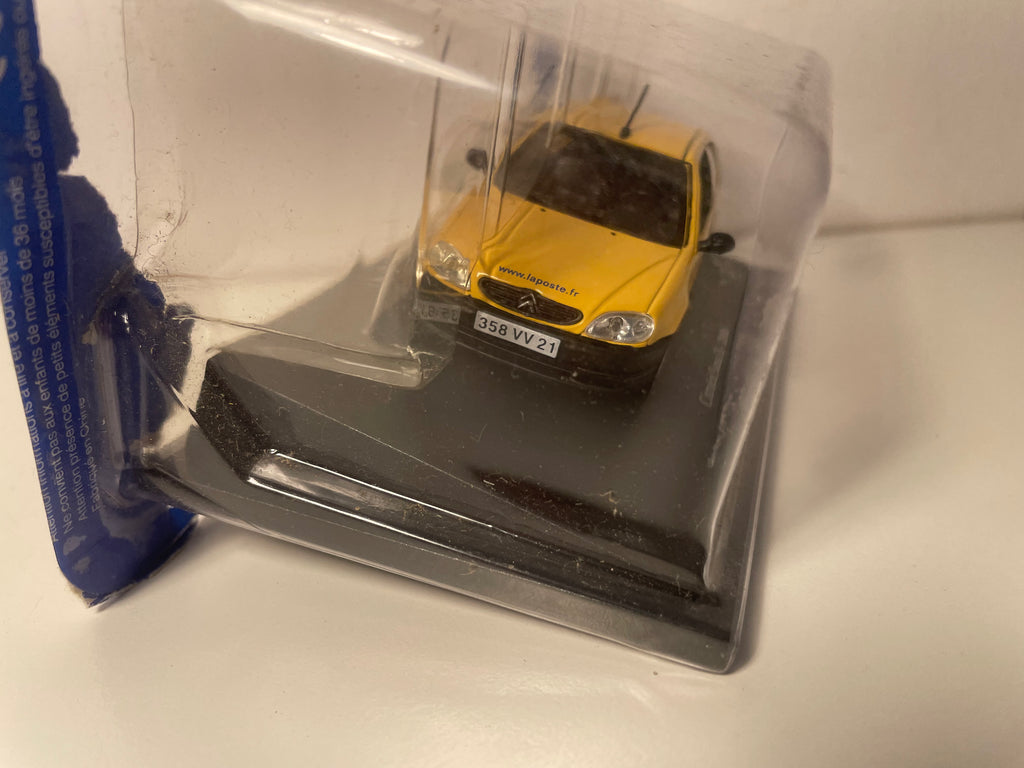 Citroën Saxo 2 żółty z 2000 roku - La Poste - PTT