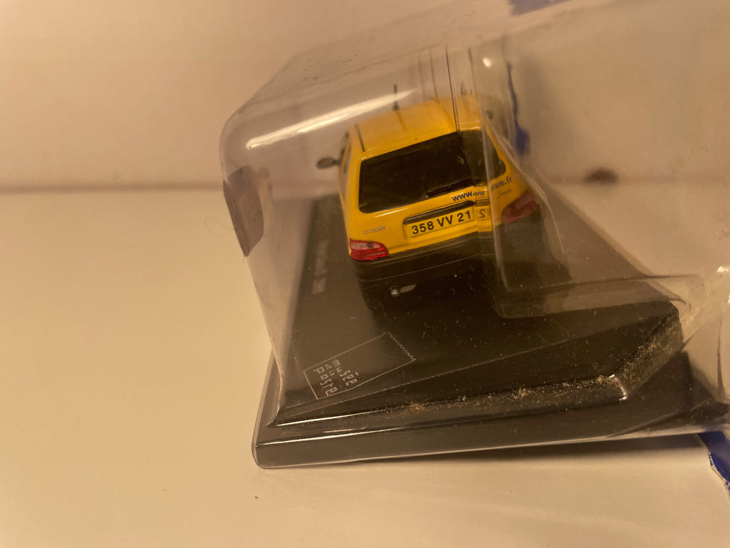 Citroën Saxo 2 żółty z 2000 roku - La Poste - PTT