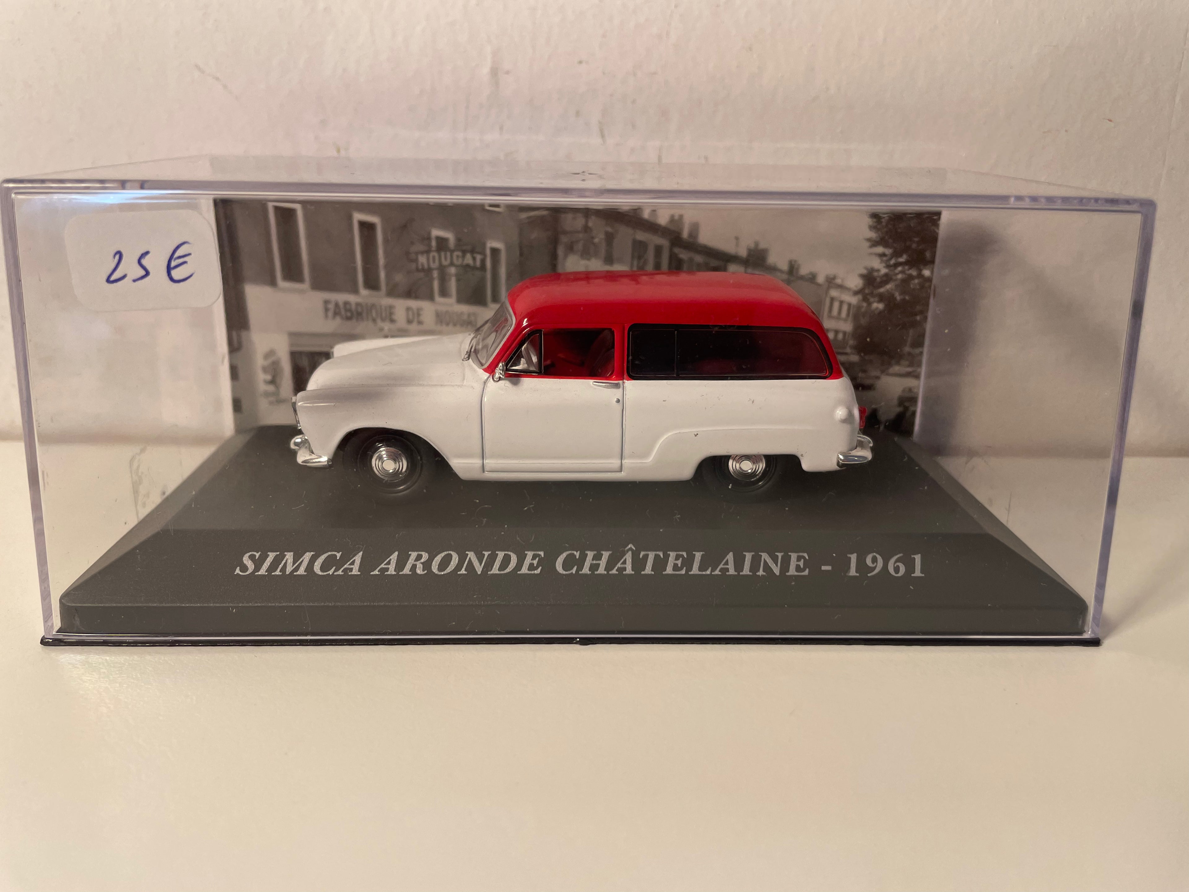 Simca Aronde Châtelaine gris - azul pálido y techo rojo de 1961
