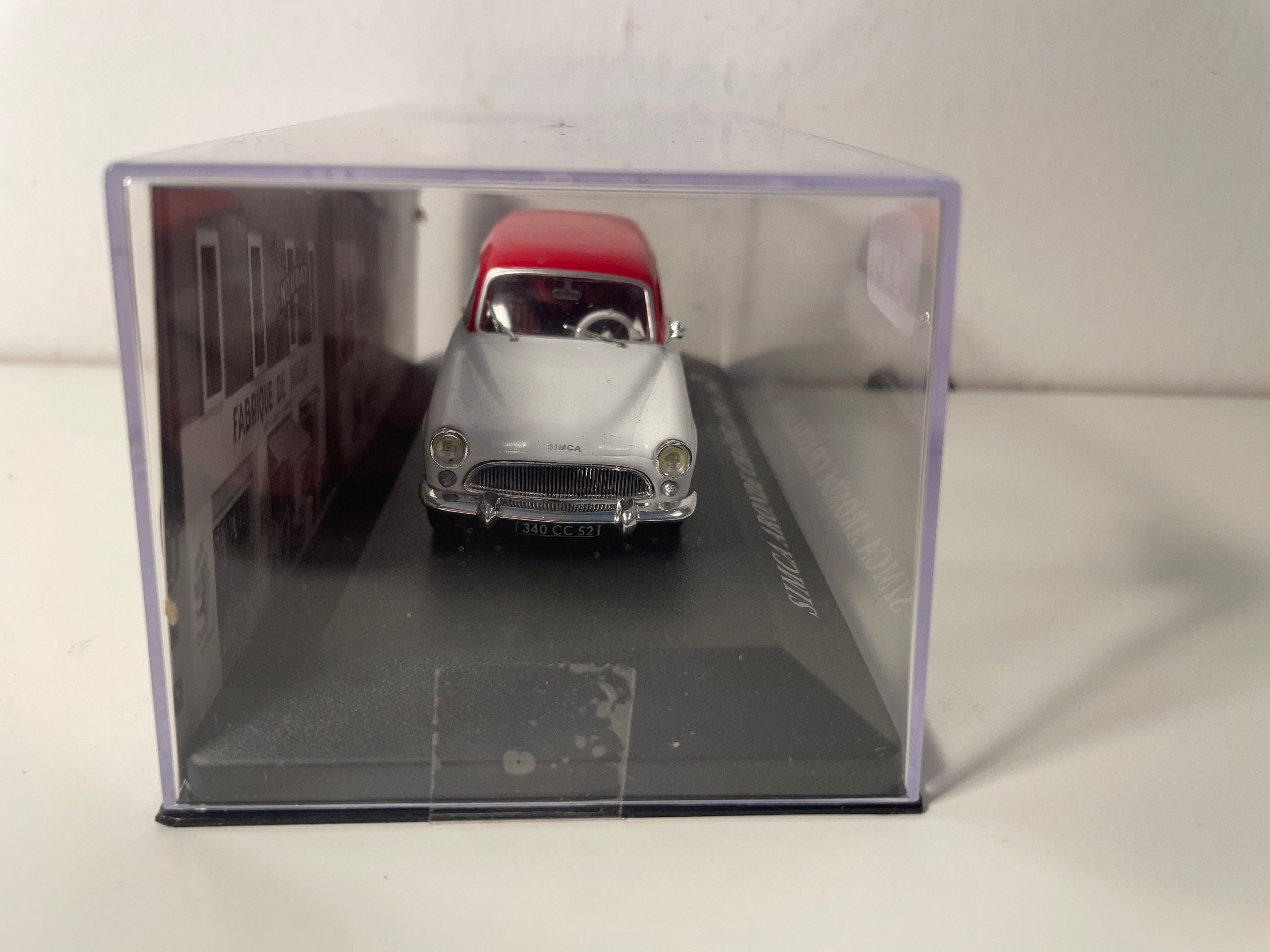 Simca Aronde Châtelaine gris - azul pálido y techo rojo de 1961