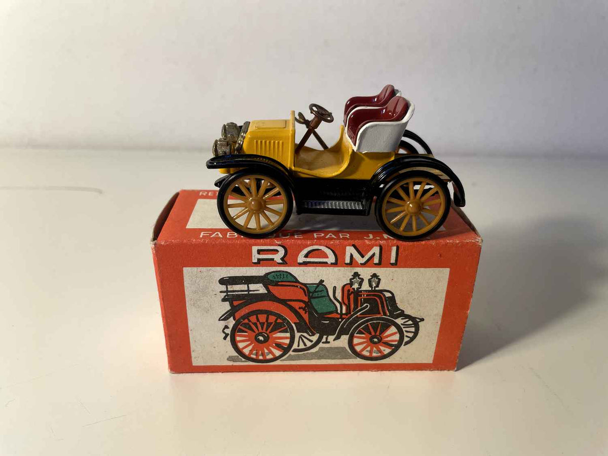 Luc Court de 1901 (course deux bacquets) - Collection RAMI fabriqué par JMK