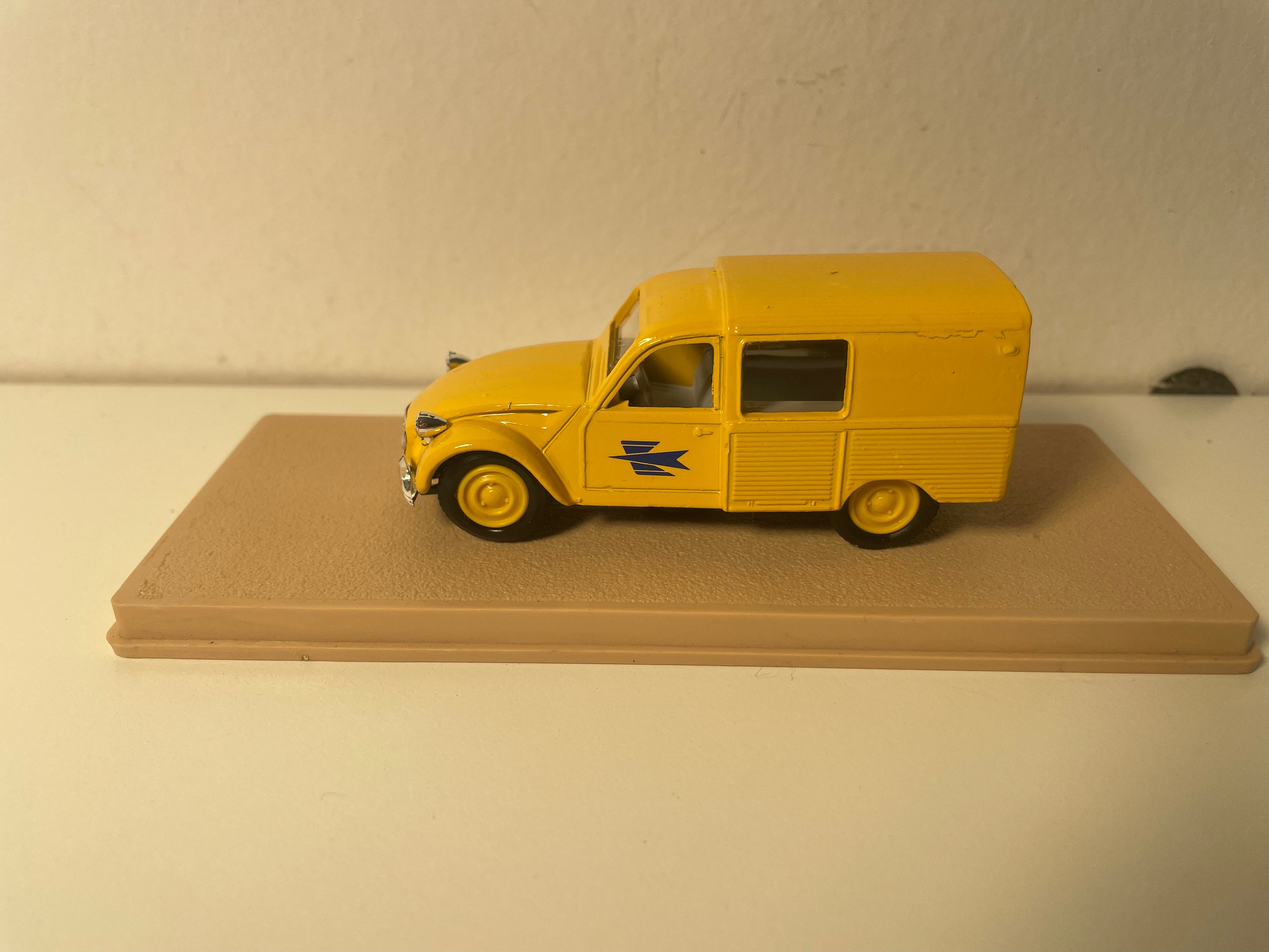 Citroën 3 CV geel - La Poste - PTT - ELIGOR