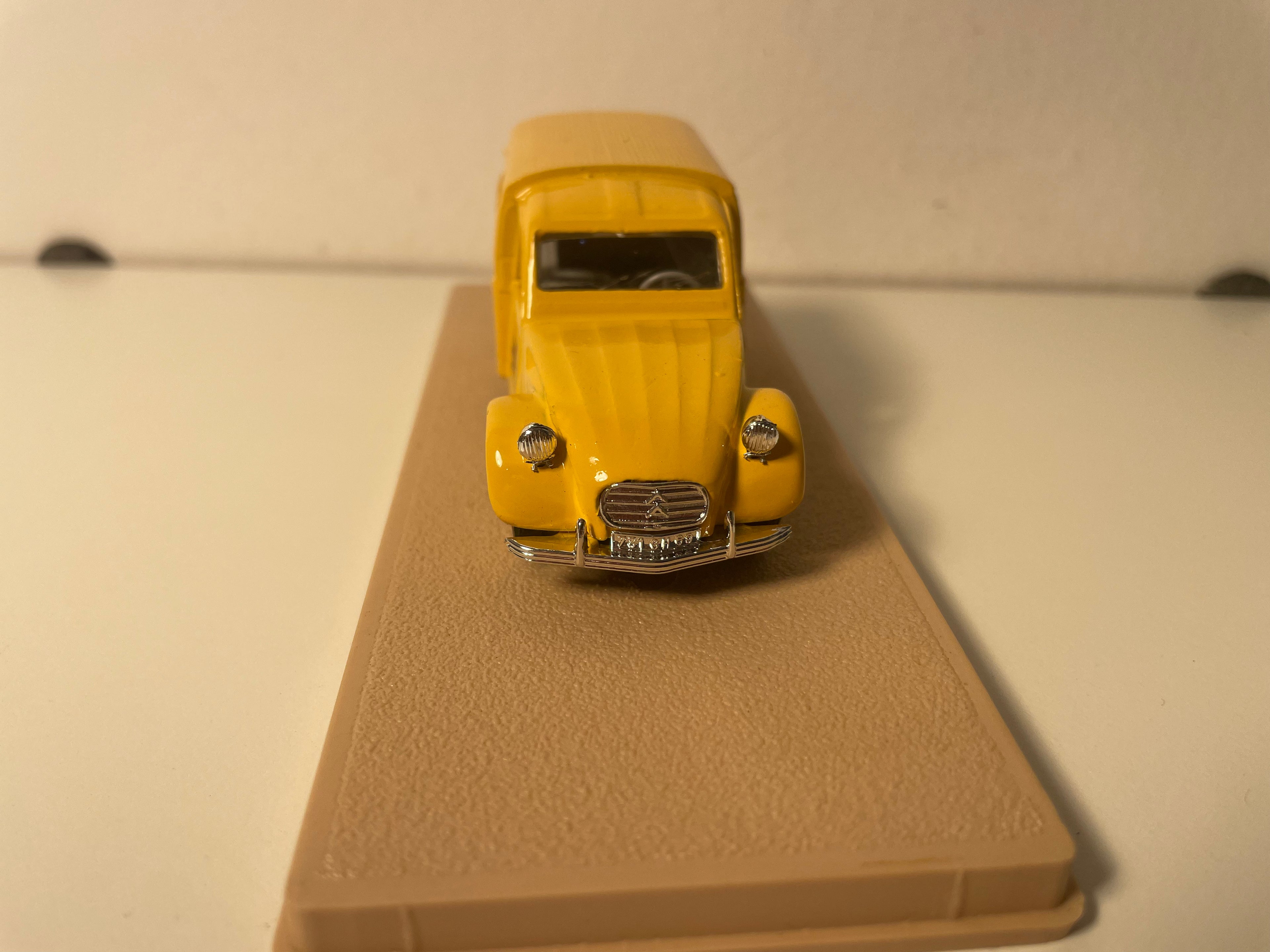 Citroën 3 CV geel - La Poste - PTT - ELIGOR