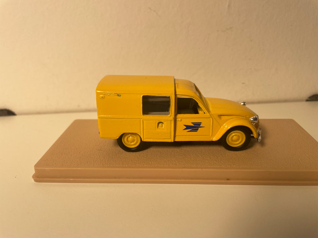 Citroën 3 CV jaune - La Poste - PTT - ELIGOR