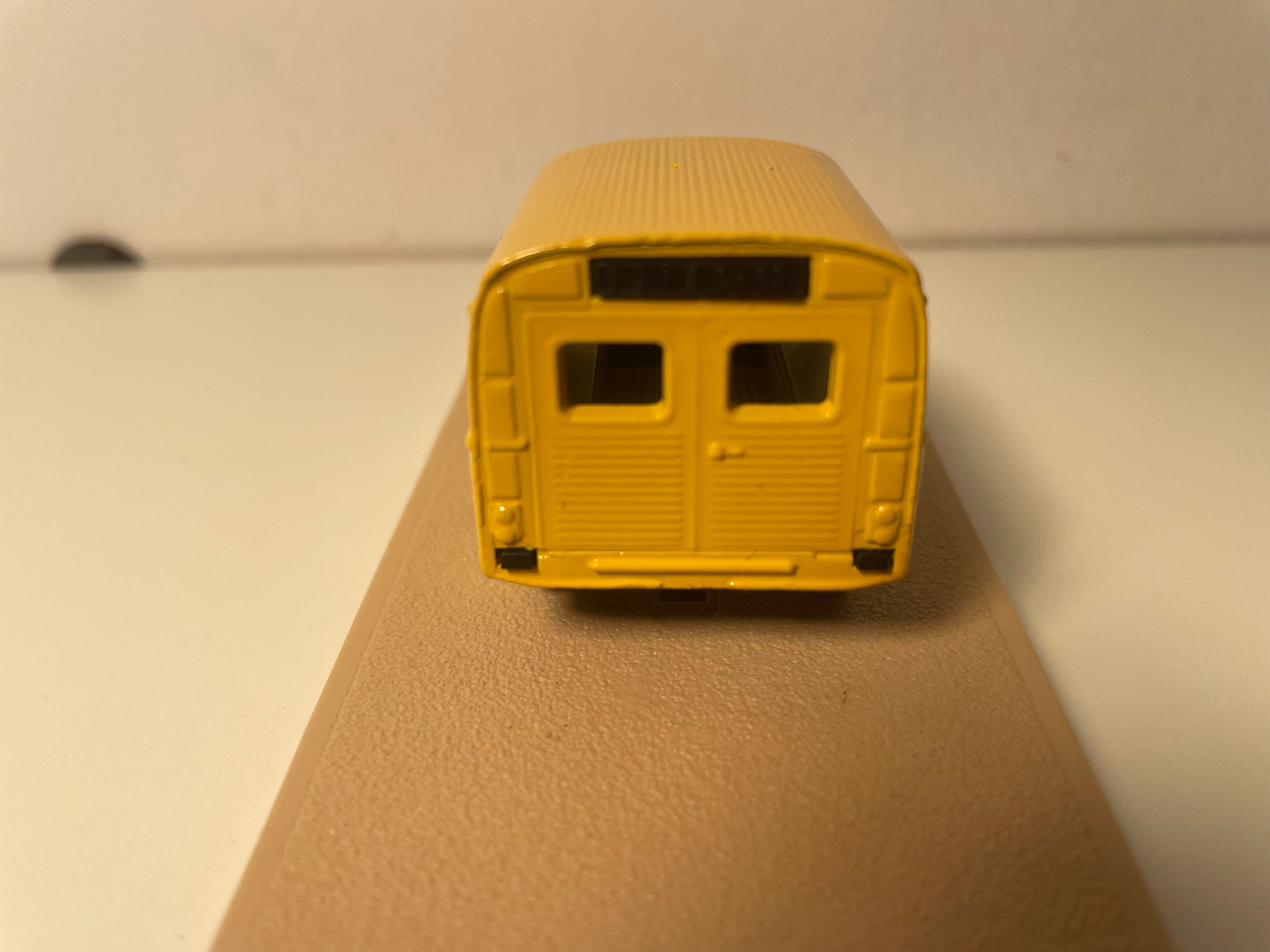 Citroën 3 CV geel - La Poste - PTT - ELIGOR