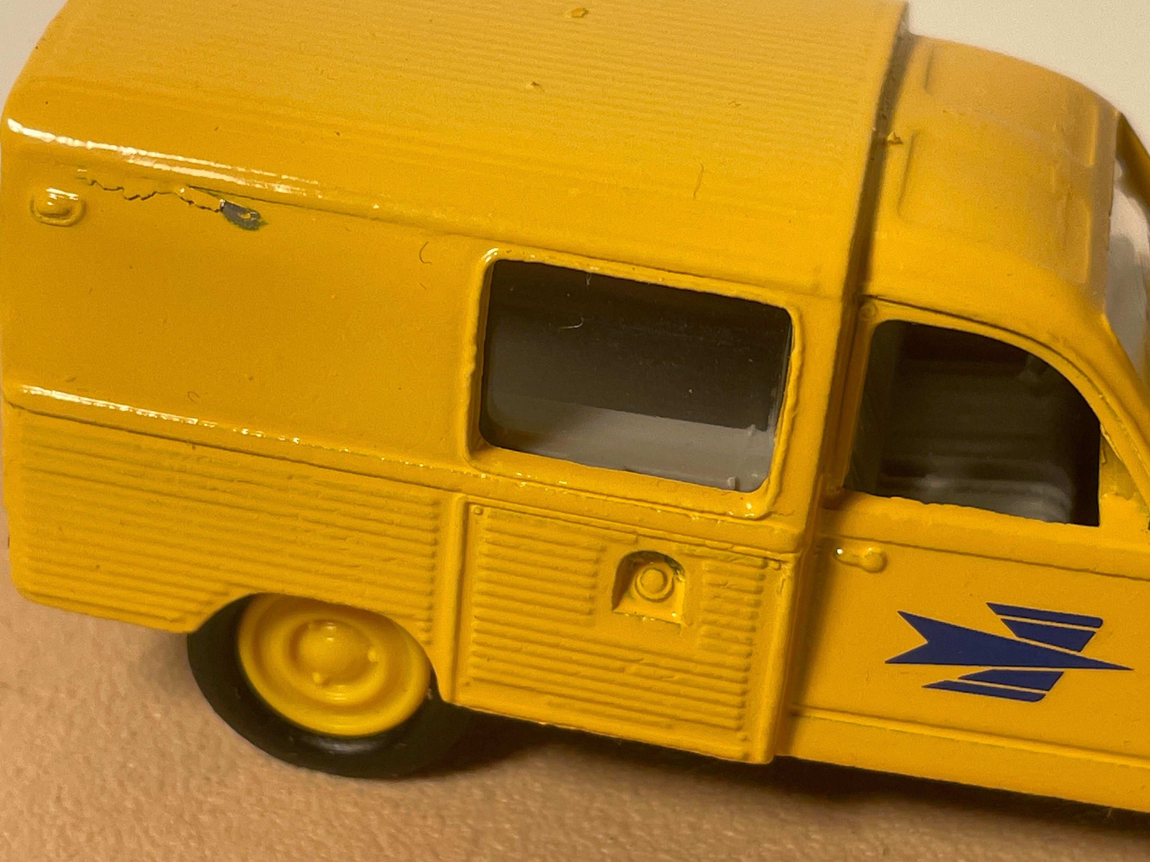 Citroën 3 CV geel - La Poste - PTT - ELIGOR