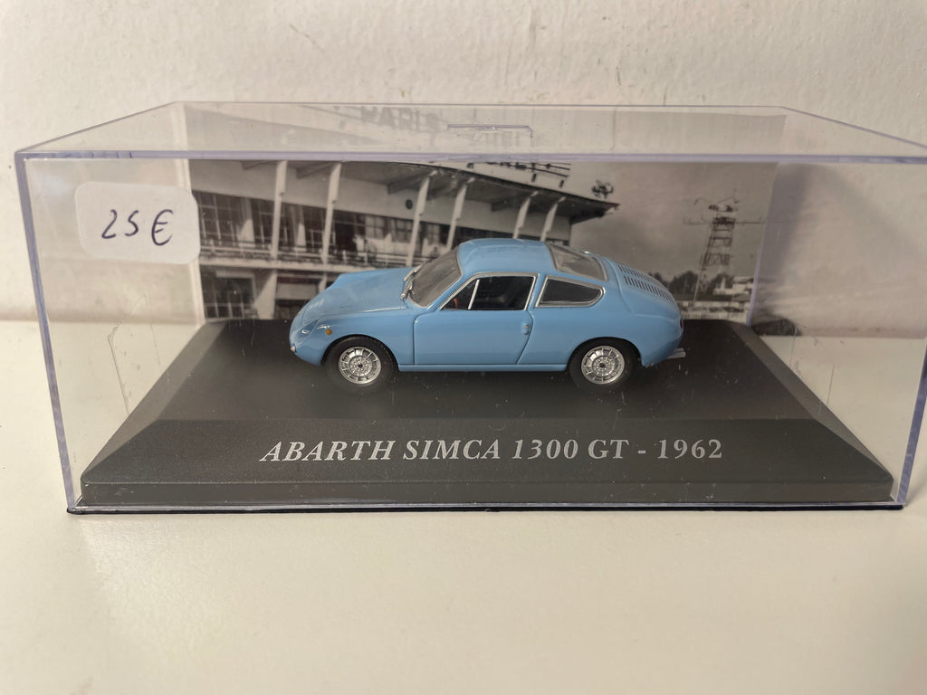 Niebieski Abarth Simca 1300 GT z 1962 roku