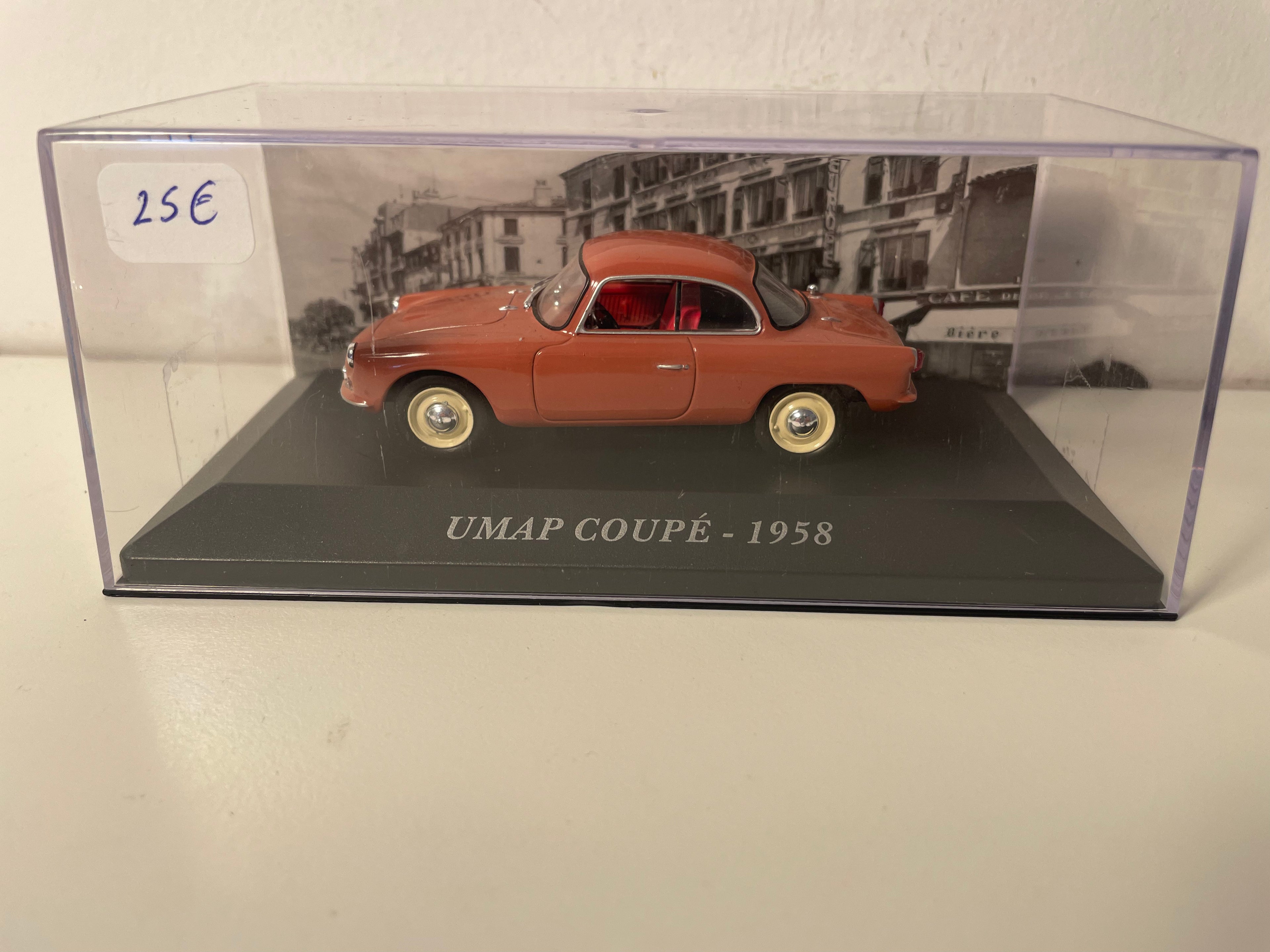 Braune Umap Coupé vun 1958