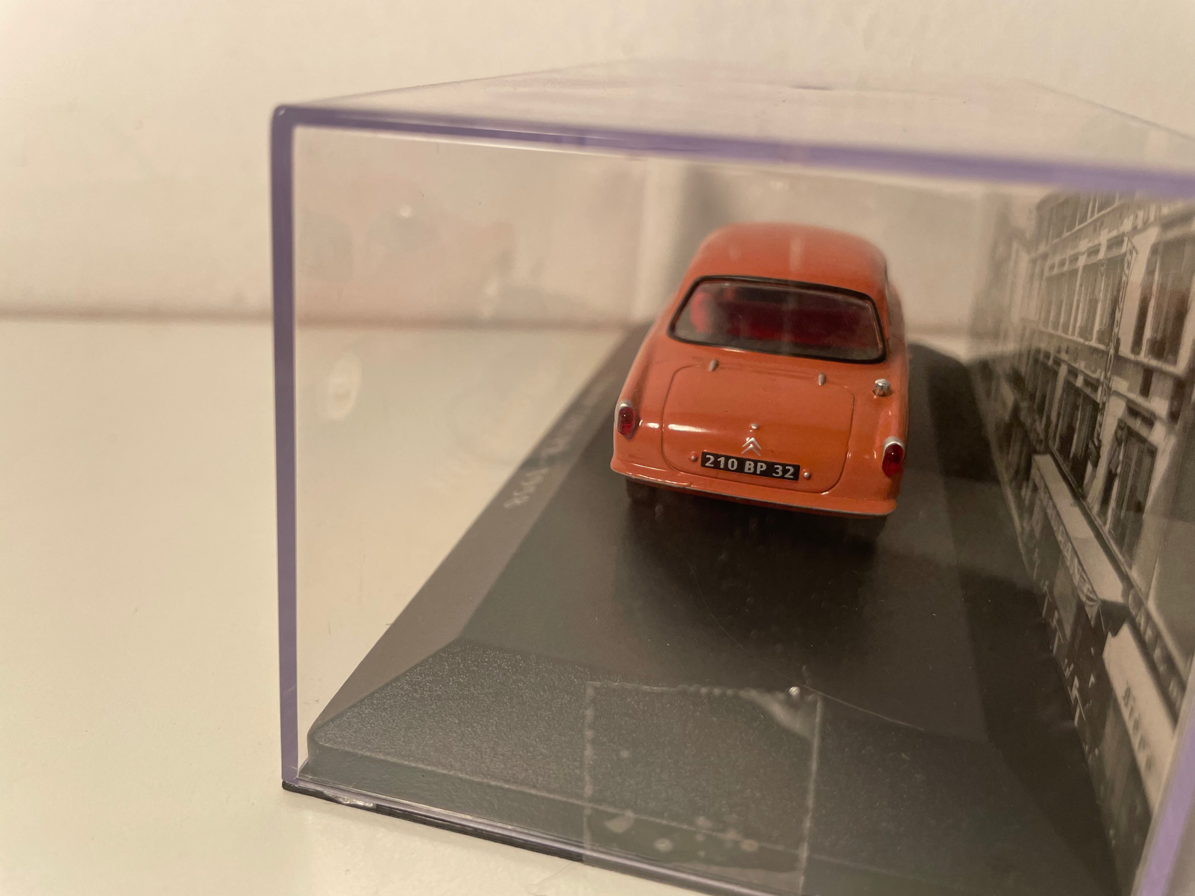 Braune Umap Coupé vun 1958