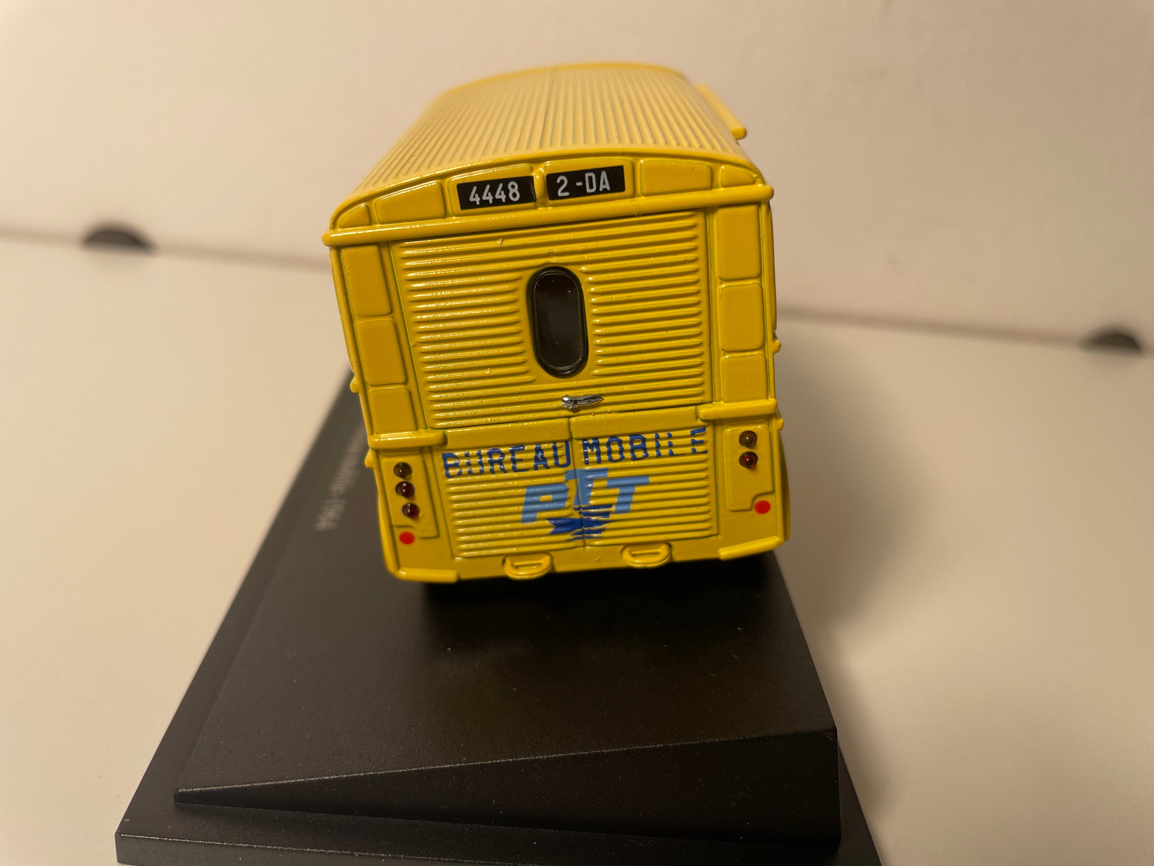 Citroën HY yellow mobile office from 1964 - La Poste - PTT