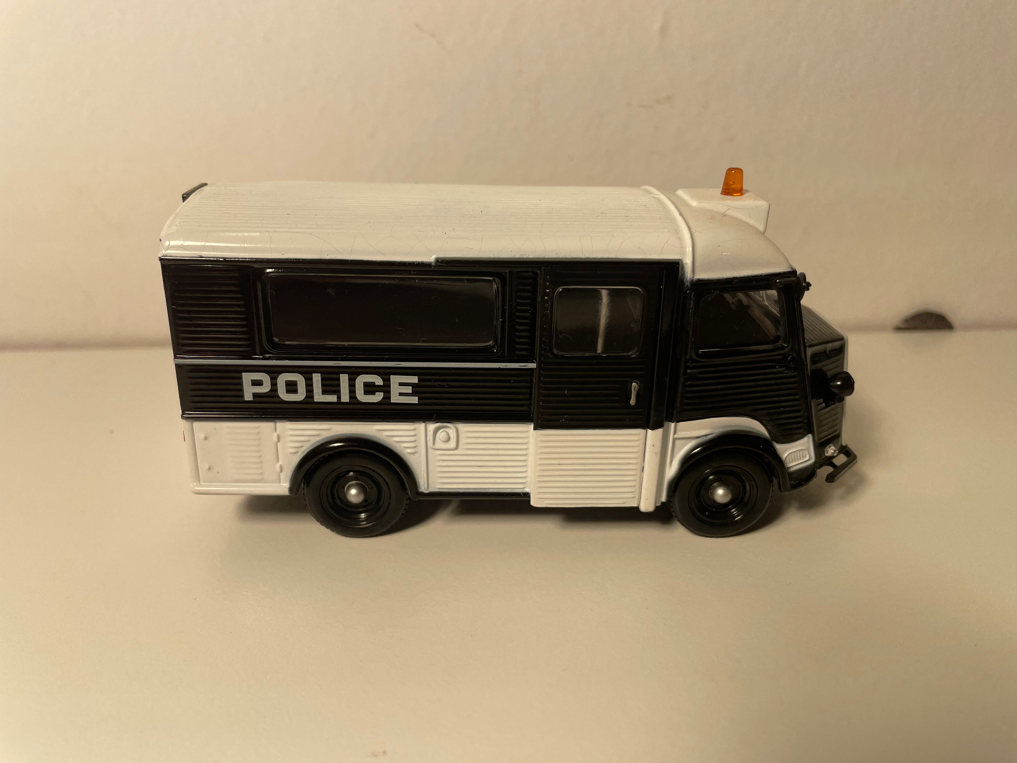 Citroën HY de POLICE ('salad basket') - blister