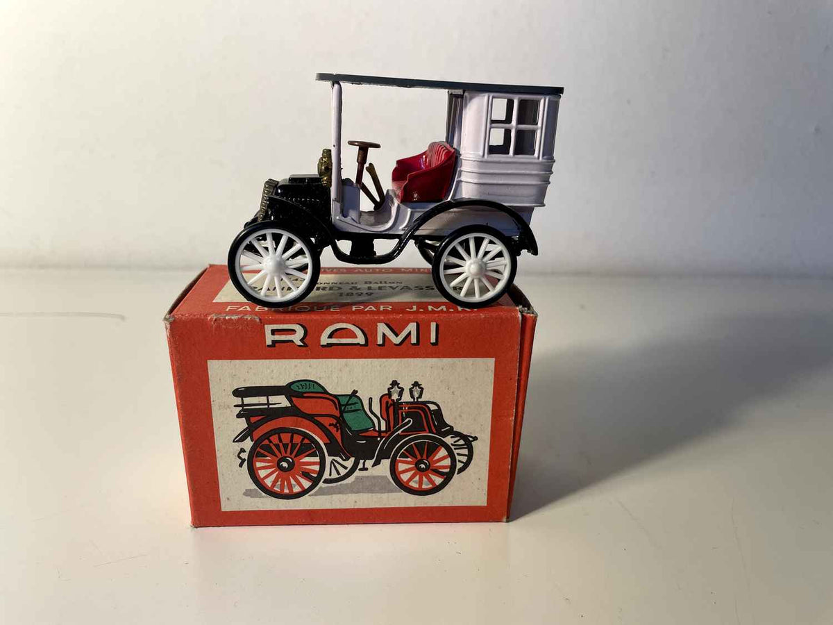 Panhard et Levassor z 1899 roku - Kolekcja RAMI wyprodukowana przez JMK