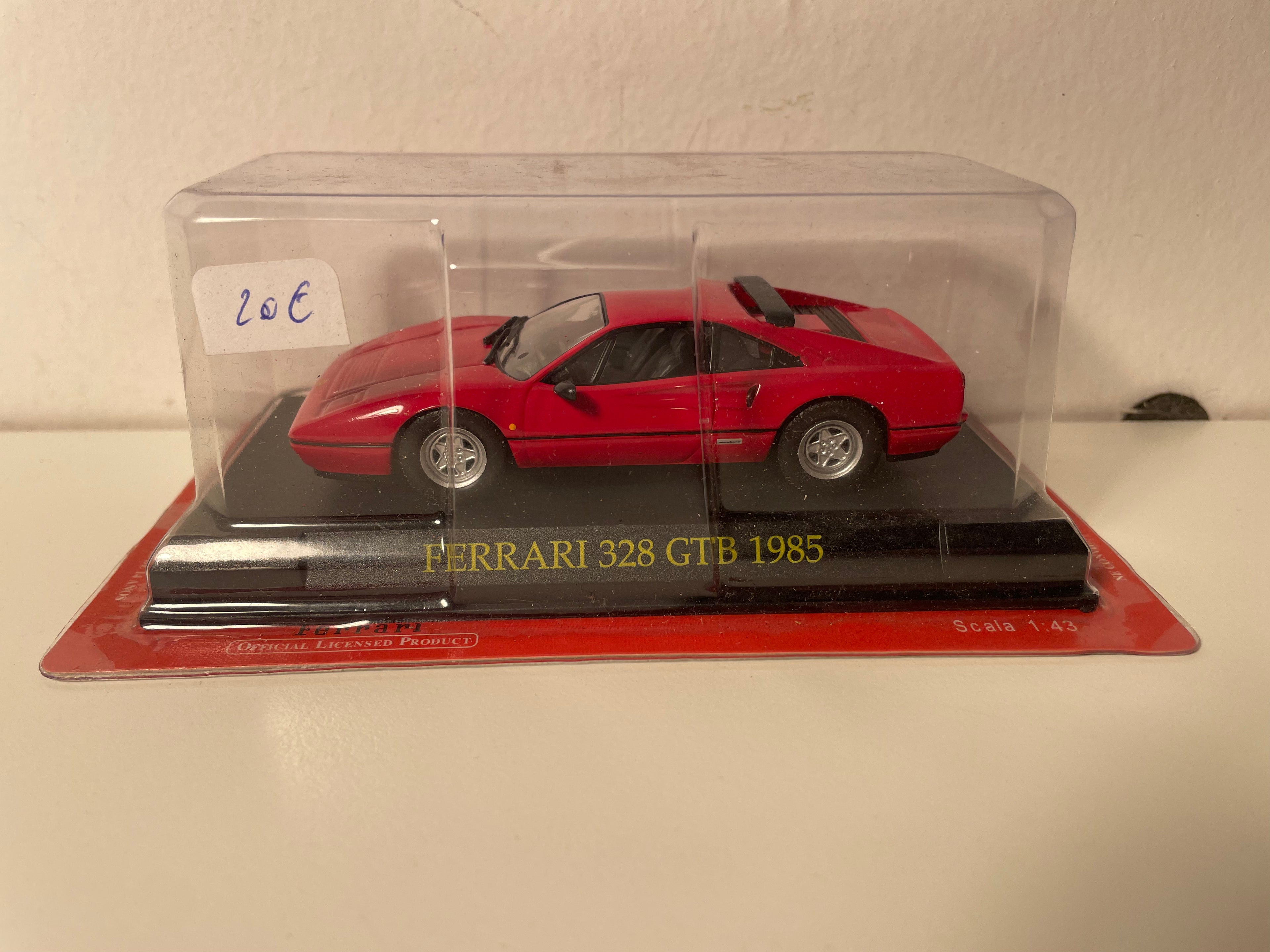 Ferrari 328 GTB rouge de 1985 (blister)
